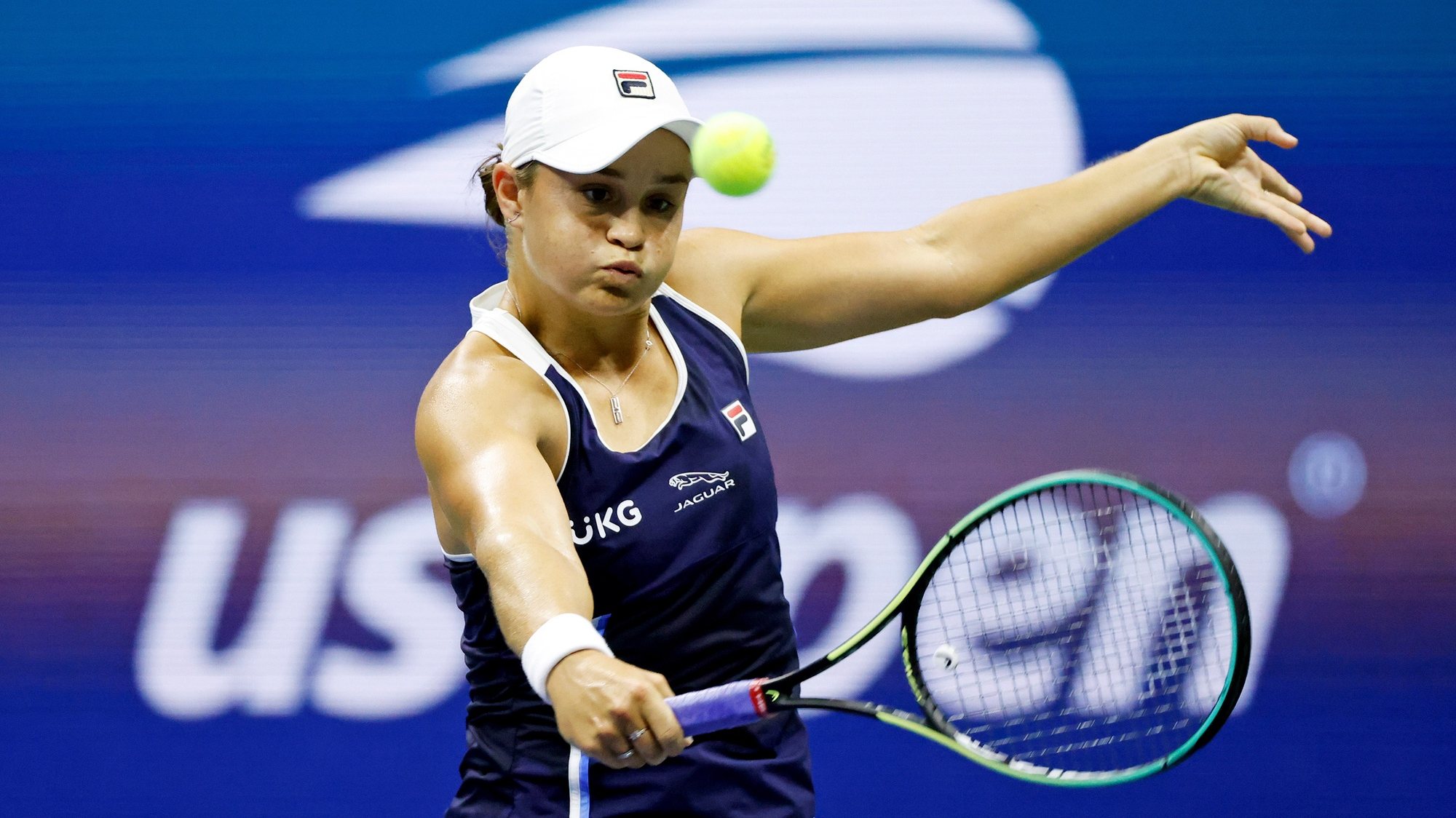 epa09448357 Ashleigh Barty of the Australia in action against Shelby Rogers of the USA during their match on the sixth day of the US Open Tennis Championships at the USTA National Tennis Center in Flushing Meadows, New York, USA, 04 September 2021. The US Open runs from 30 August through 12 September.  EPA/JASON SZENES
