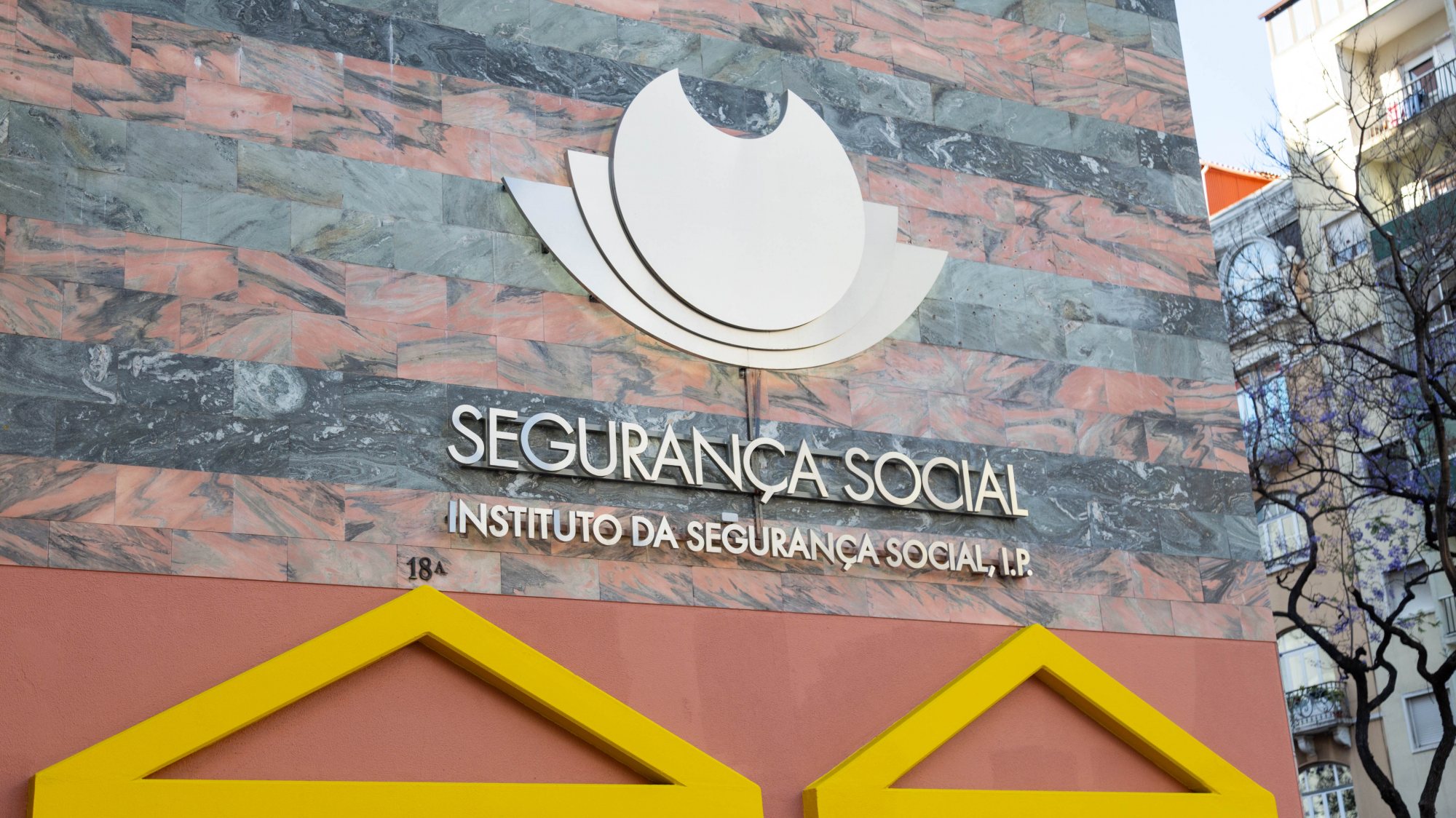 As receitas consolidadas da Administração Central e da Segurança Social cresceram 4,3% face a 2018