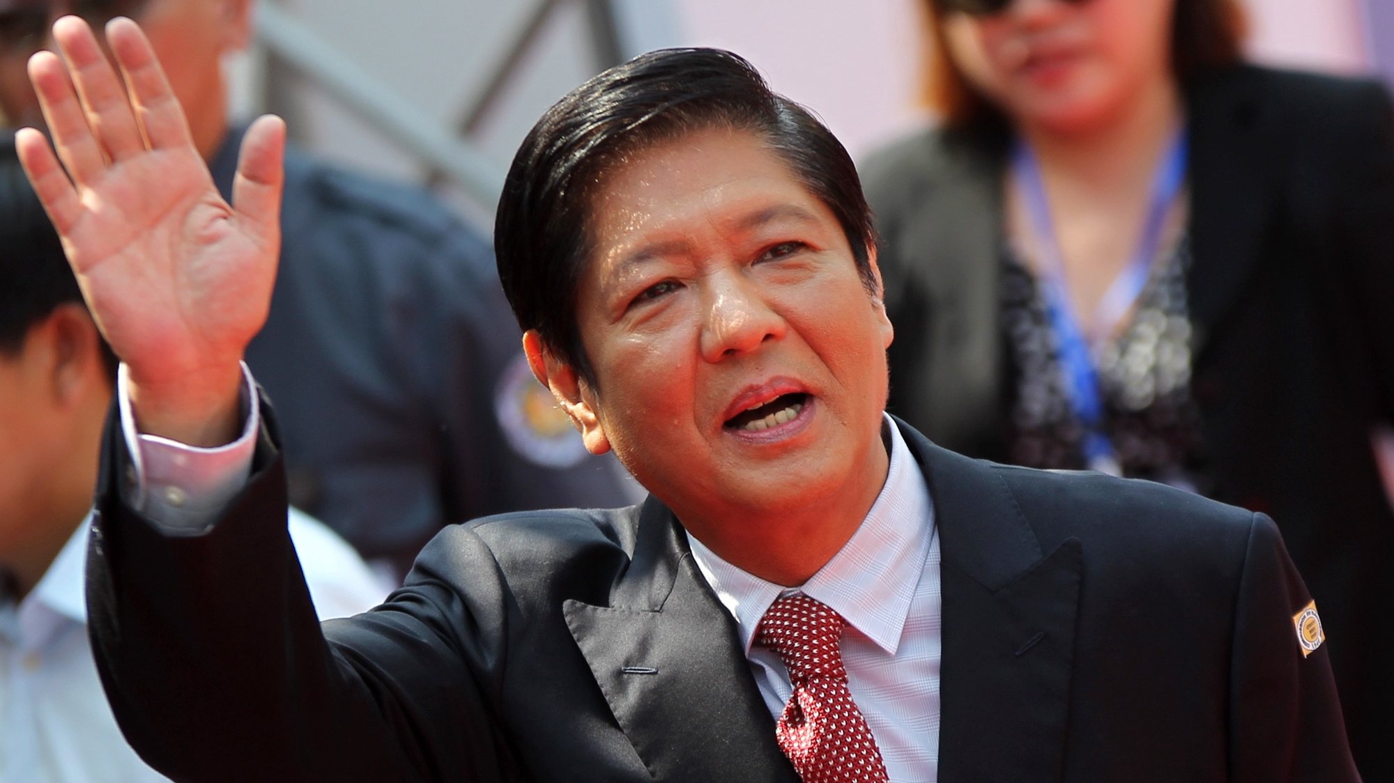 epa07590715 Ferdinand &#039;Bongbong&#039; Marcos Junior (C), son of late dictator Ferdinand Marcos, arrives to attend the proclamation ceremony of his sister, Senator-elect Imee Marcos (not pictured) in Manila, Philippines, 22 May 2019. According to reports, the Commission on Elections (Comelec), sitting as the National Board of Canvassers (NBOC), officially proclaimed all 12 senators-elect, nine days after the 13 May Philippine midterm polls.  EPA/RODEL LUMIARES