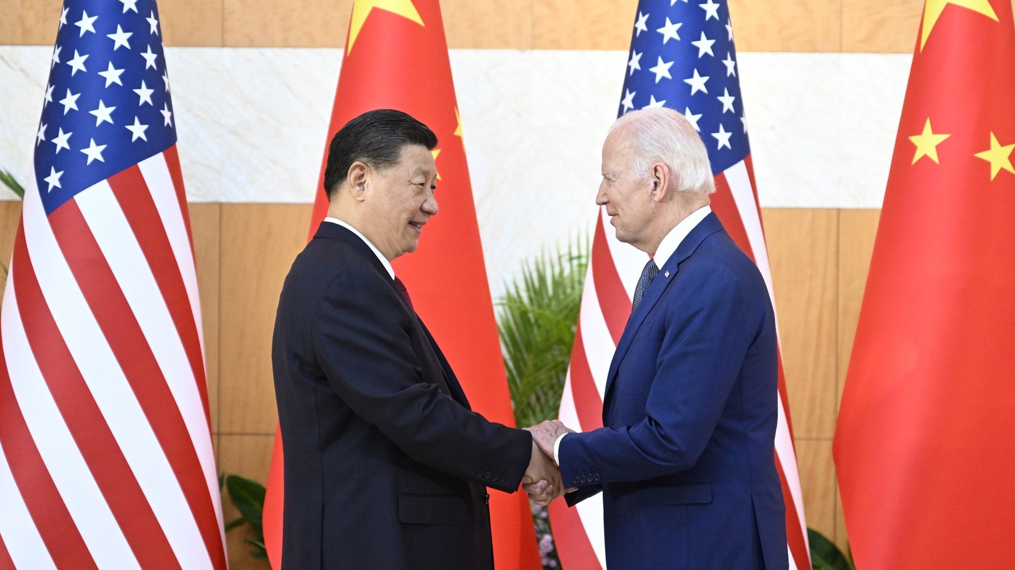 epaselect epa10305492 Chinese President Xi Jinping (L) greets his US counterpart Joe Biden before their meeting, one day ahead of the G20 Summit in Bali, Indonesia, 14 November 2022. The 17th Group of Twenty (G20) Heads of State and Government Summit will be held in Bali from 15 to 16 November 2022.  EPA/XINHUA /LI XUEREN CHINA OUT / MANDATORY CREDIT  EDITORIAL USE ONLY