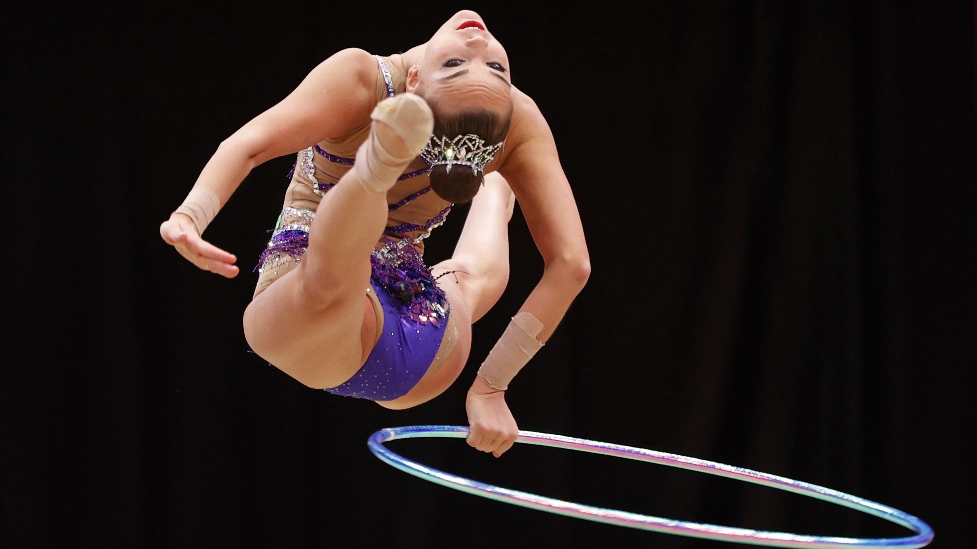 epa09550358 Dina Averina of Russia performs to win the individual hoop final of the 38th FIG Rhythmic Gymnastics World Championships in Kitakyushu, Japan, 27 October 2021.  EPA/JIJI JAPAN OUT  EDITORIAL USE ONLY/NO SALES/NO ARCHIVES