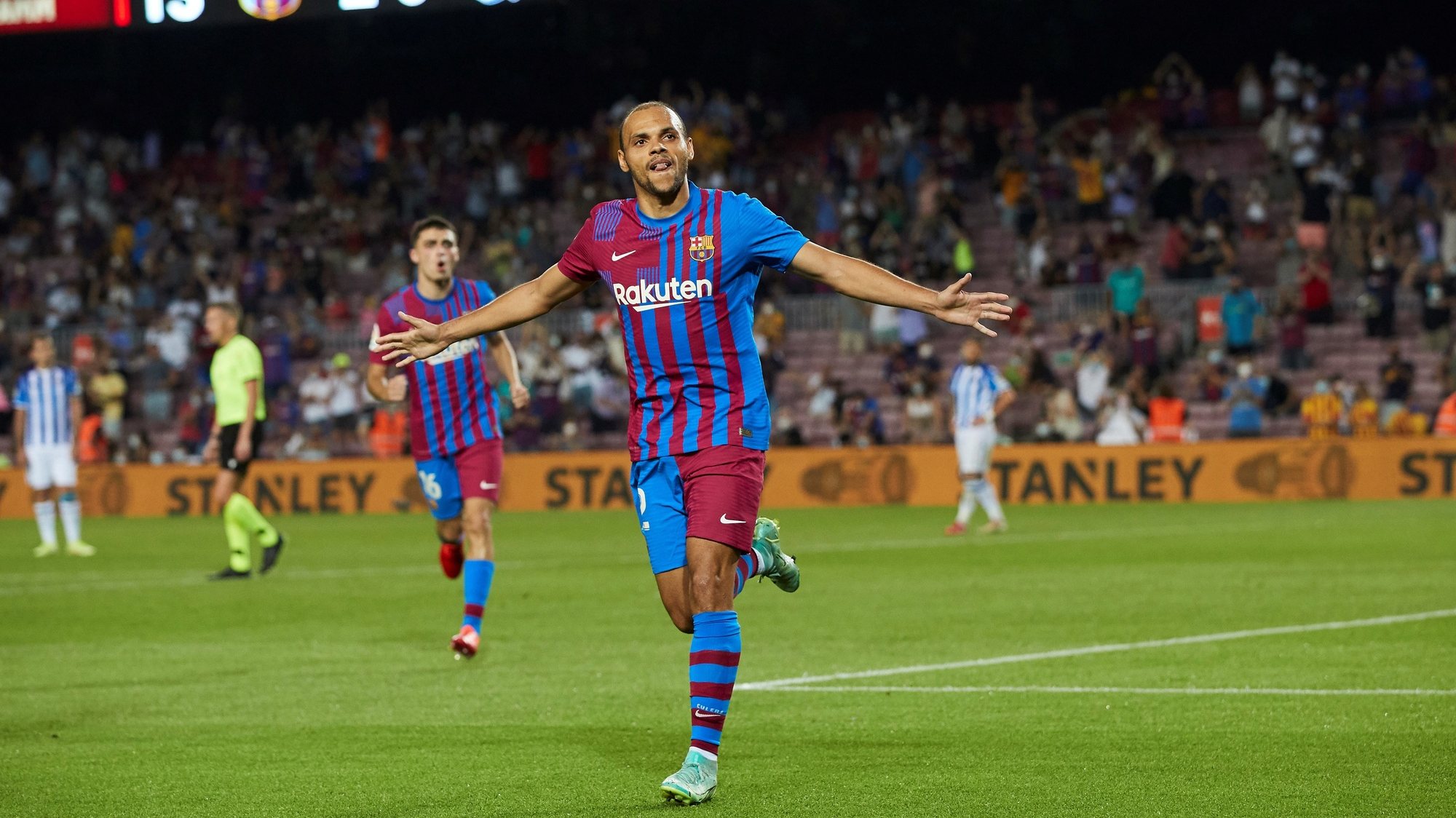 epa09415775 FC Barcelona&#039;s Martin Braithwaite celebrates after scoring the 3-0 lead during a Spanish LaLiga soccer match between FC Barcelona and Real Sociedad at Camp Nou in Barcelona, Spain, 15 August 2021.  EPA/Alejandro Garcia