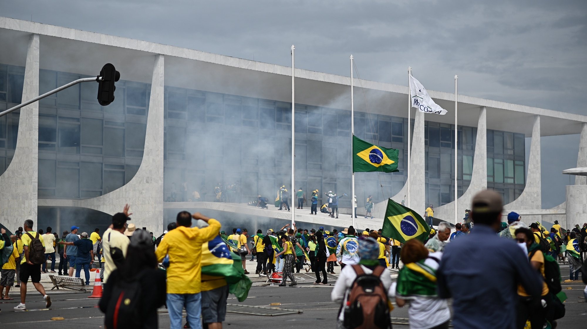 epaselect epa10396226 Bolsonaro supporters storm the National Congress in Brasilia, Brazil, 08 January 2023. Hundreds of supporters of former Brazilian President Jair Bolsonaro invaded the headquarters of the National Congress, and also Supreme Court and the Planalto Palace, seat of the Presidency of the Republic, in a demonstration calling for a military intervention to overthrow President Luiz Inacio Lula da Silva. The crowd broke through the cordons of security forces and forced their way to the roof of the buildings of the Chamber of Deputies and the Senate, and some entered inside the legislative headquarters.  EPA/ANDRE BORGES