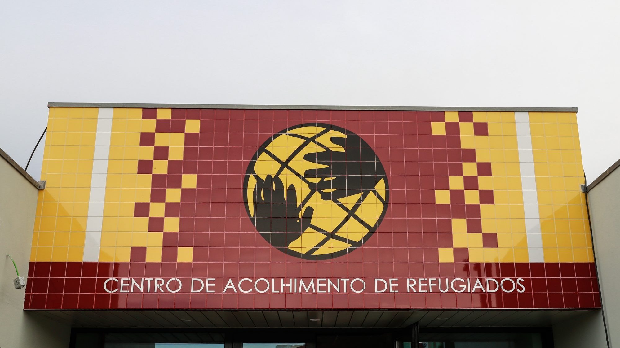 Portugal foi o 6.º país da União Europeia que mais refugiados acolheu ao abrigo do Programa de Recolocação e está a participar no Programa Voluntário de Reinstalação do Alto Comissariado das Nações Unidas para os Refugiados (ACNUR), a partir do Egito e da Turquia