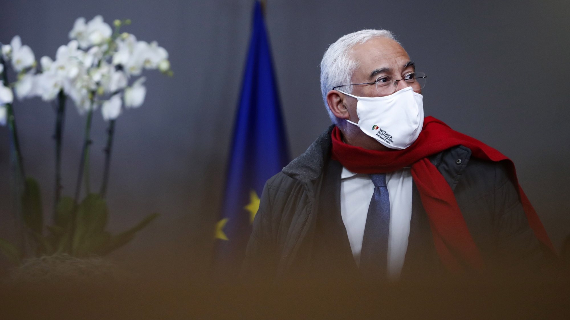 epa08877006 Portugal&#039;s Prime Minister Antonio Costa leaves a face-to-face EU summit, in Brussels, Belgium, 11 December 2020. EU leaders mainly focus on a response to the COVID-19 pandemic, a multi annual framework (MFF) agreement, and a new EU emissions reduction target for 2030.  EPA/FRANCISCO SECO / POOL