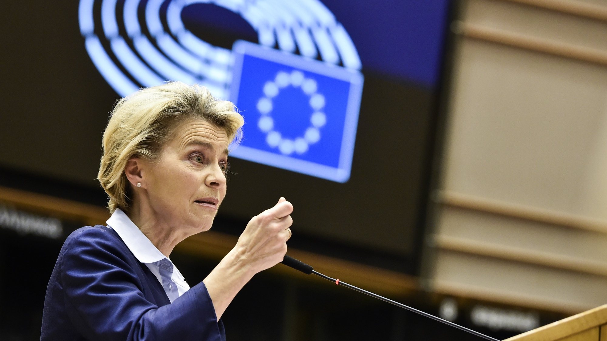 epa08887088 President of Commission Ursula von der Leyen delivers a speech during a session at European Parliament, in Brussels, Belgium, 16 December 2020.  EPA/JOHN THYS / POOL