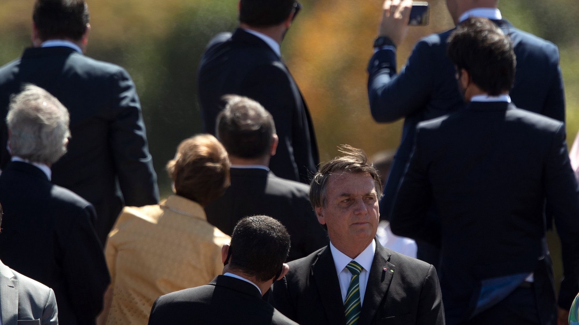 epa08652964 President of Brazil, Jair Bolsonaro (C), participates at an official ceremony at the Palacio de la Alvorada, in the city of Brasilia, Brazil, 07 September 2020. Bolsonaro led a simpler ceremony for Independence Day on 07 September, due to the COVID-19 pandemic, which has already caused nearly 127,000 deaths in the country.  EPA/JoÃ©dson Alves