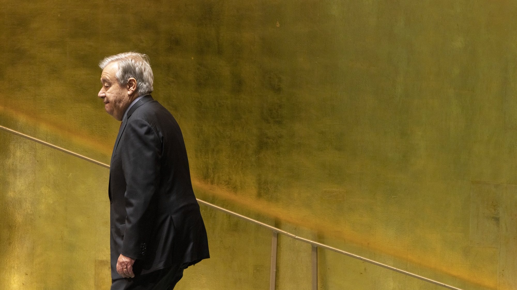 epaselect epa09481472 United Nations Secretary-General Antonio Guterres walks to his desk after addressing a high-level meeting to commemorate the twentieth anniversary of the adoption of the Durban Declaration being held during the General Debate of the 76th Session of the United Nations General Assembly in New York, New York, USA, 22 September 2021.  EPA/JUSTIN LANE