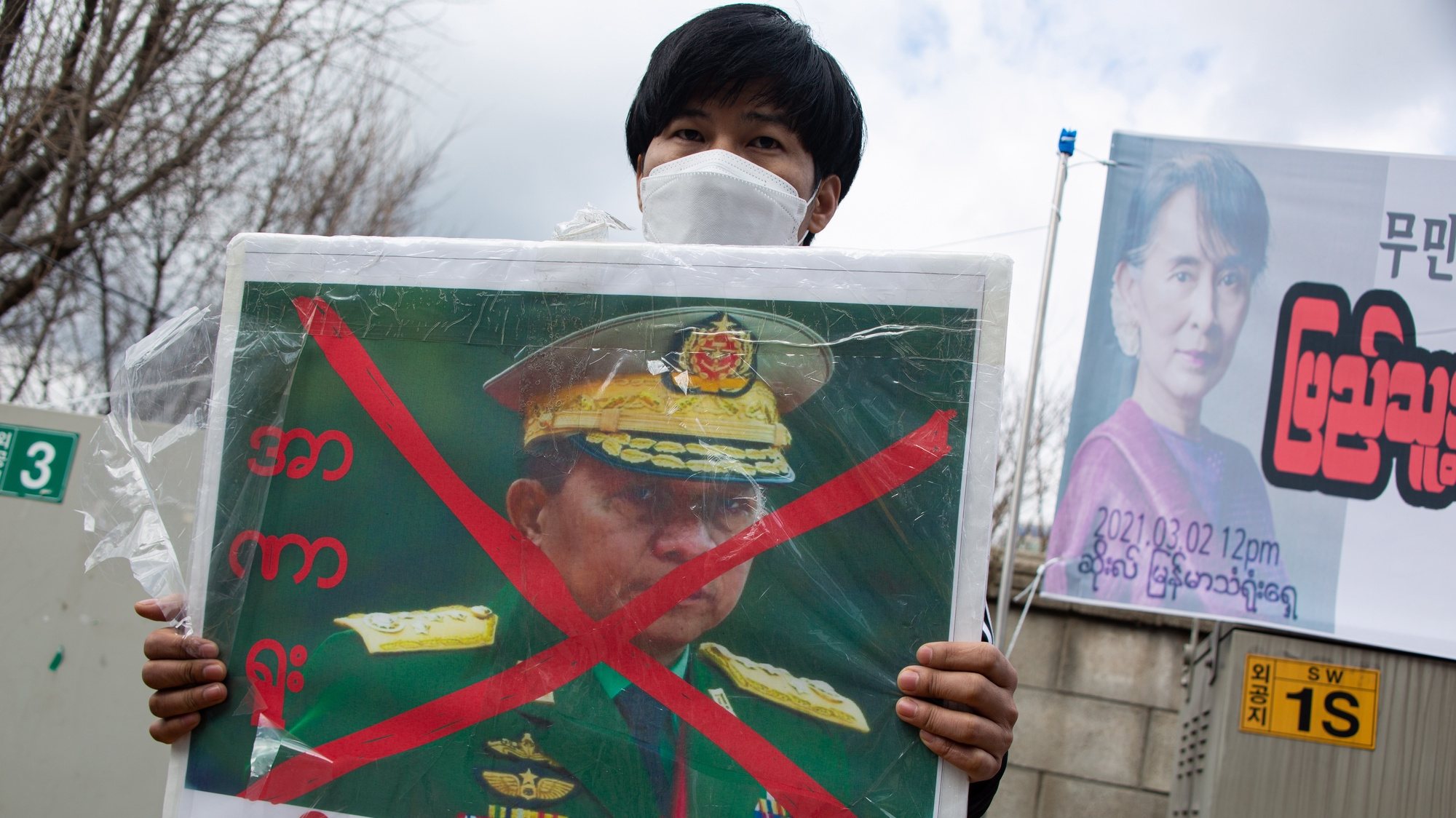 epa09045681 A Myanmar national living in South Korea holds a crossed-out photo of Myanmar&#039;s junta chief General Min Aung Hlaing during a protest against the Myanmar&#039;s military coup, outside the Embassy of Myanmar in Seoul, South Korea, 02 March 2021. Foreign ministers of the Association of Southeast Asian Nations (ASEAN) are expected to hold a special meeting on the Myanmar political crisis on 02 March, amid rising tension in the country between anti-coup protesters and security forces.  EPA/JEON HEON-KYUN