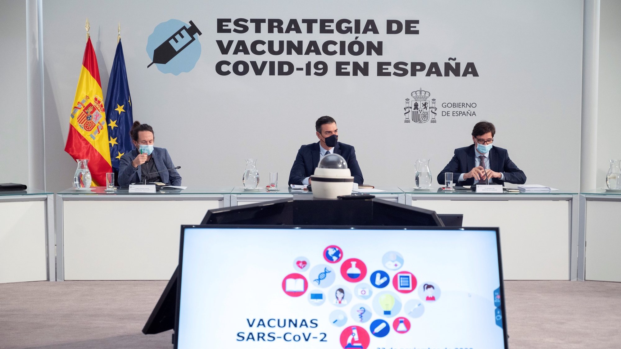 epa08837716 A handout picture made available by Moncloa&#039;s Presidential Palace shows Spanish Prime Minister Pedro Sanchez (C), Spanish Second Deputy Prime Minister Pablo Iglesias (L) and Spanish Health Minister Salvador Illa (R), during the meeting of the COVID-19 and Vaccine Follow-up Committee, in Madrid, central Spain, 23 November 2020.  EPA/MONCLOA PALACE/ HANDOUT  HANDOUT EDITORIAL USE ONLY/NO SALES