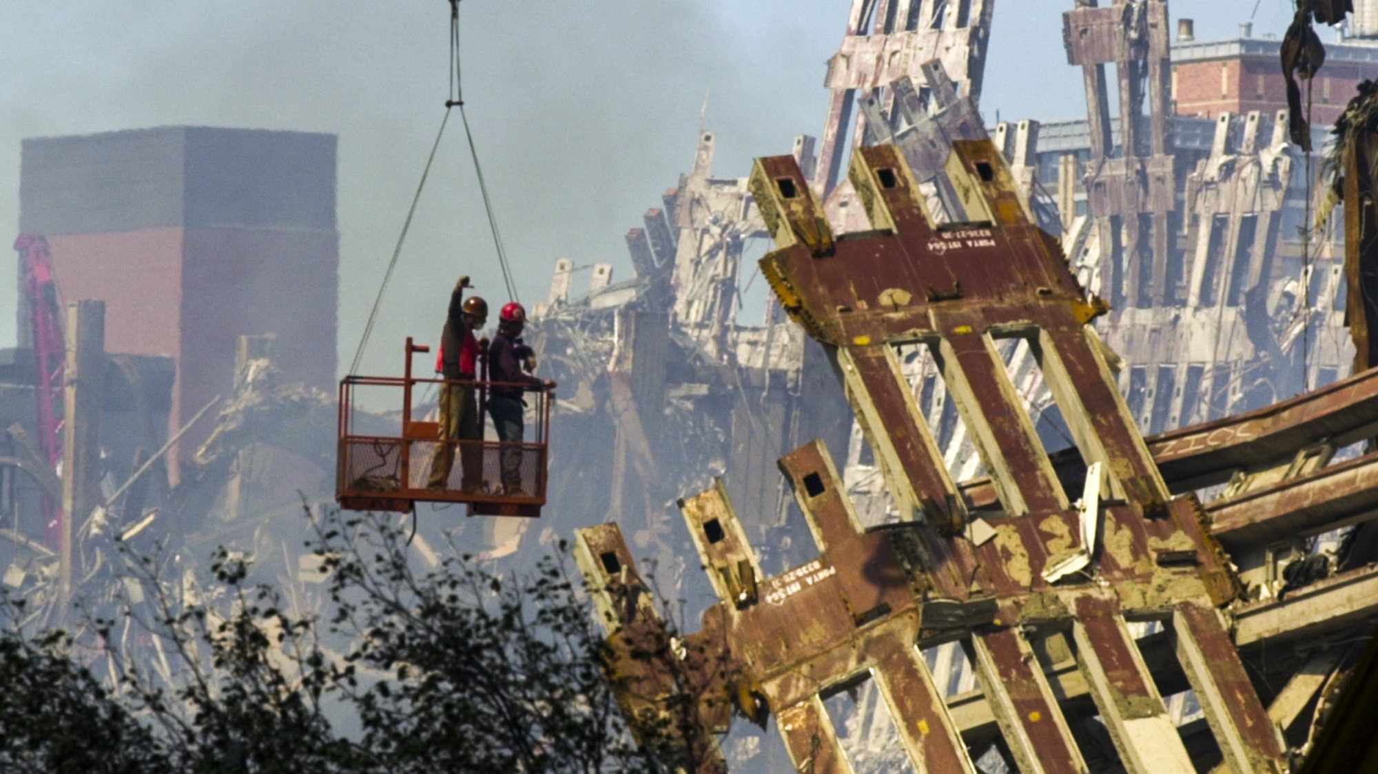 epa09444689 Workmen begin the task of dismantling the destroyed remains of the 7 World Trade Center building in New York, New York, USA on 17 September 2001 (reissued 03 September 2021). On 11 September 2001, during a series of coordinated terror attacks using hijacked airplanes, two airplanes were flown into the World Trade Center&#039;s twin towers causing the collapse of both towers. A third plane targeted the Pentagon and a fourth plane heading towards Washington, DC ultimately crashed into a field. The 20th anniversary of the worst terrorist attack on US soil will be observed on 11 September 2021.  EPA/TANNEN MAURY *** Local Caption *** 53010287