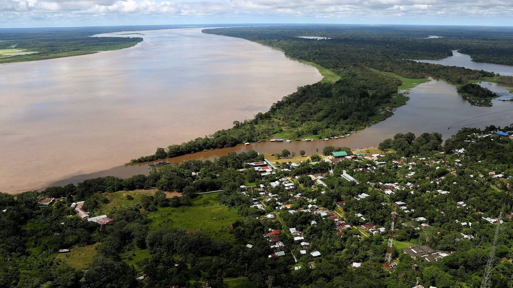 epa06451937 Aerial view of the Amazon river in Puerto Narino, Colombia, 18 January 2018. President of Colombia, Juan Manuel Santos said that the country reached one million hectares of protected wetlands by formalizing the declaration of the Lagos de Tarapoto complex as the first in the Colombian Amazon on the Ramsar world list.  EPA/LEONARDO MUNOZ