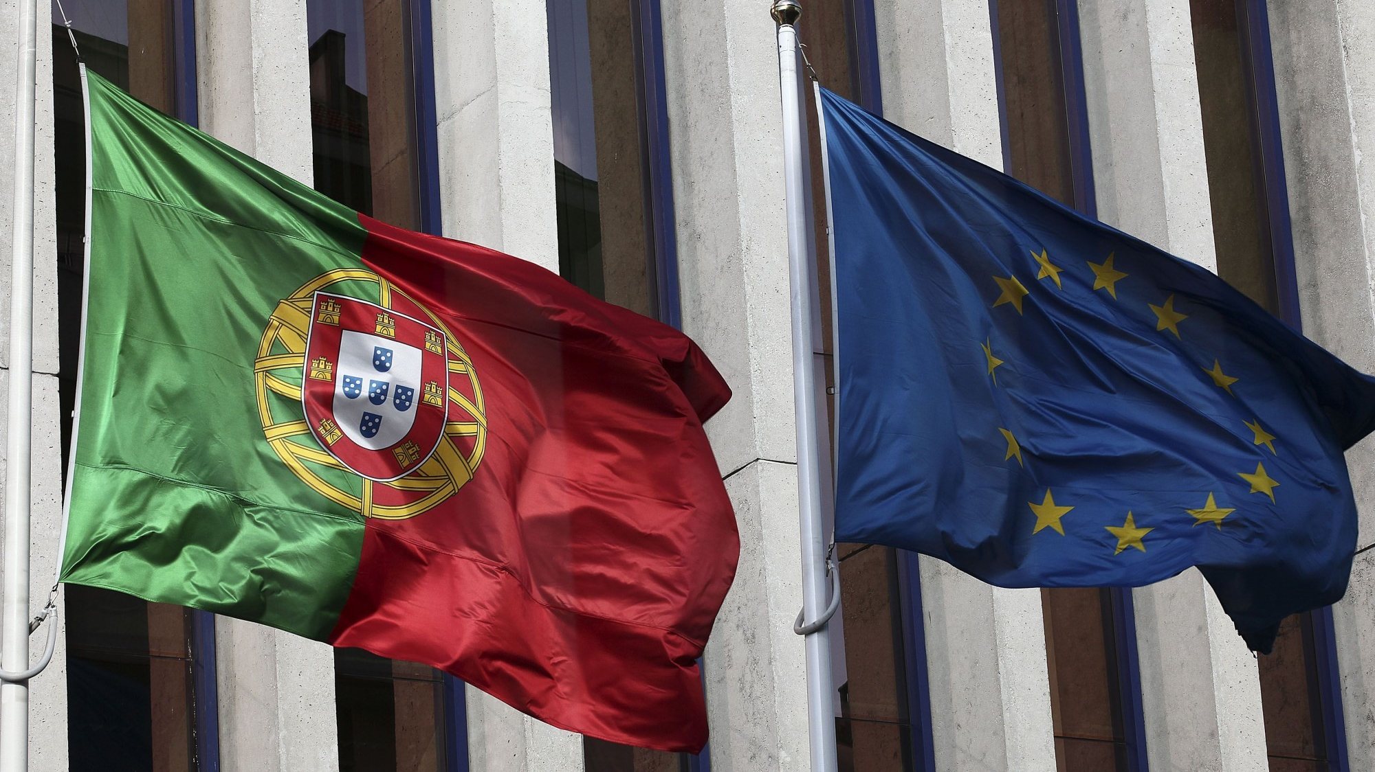 &quot;O reforço da eficiência da administração tributária portuguesa continua a ser fundamental para incentivar o cumprimento voluntário&quot;, diz a Comissão Europeia