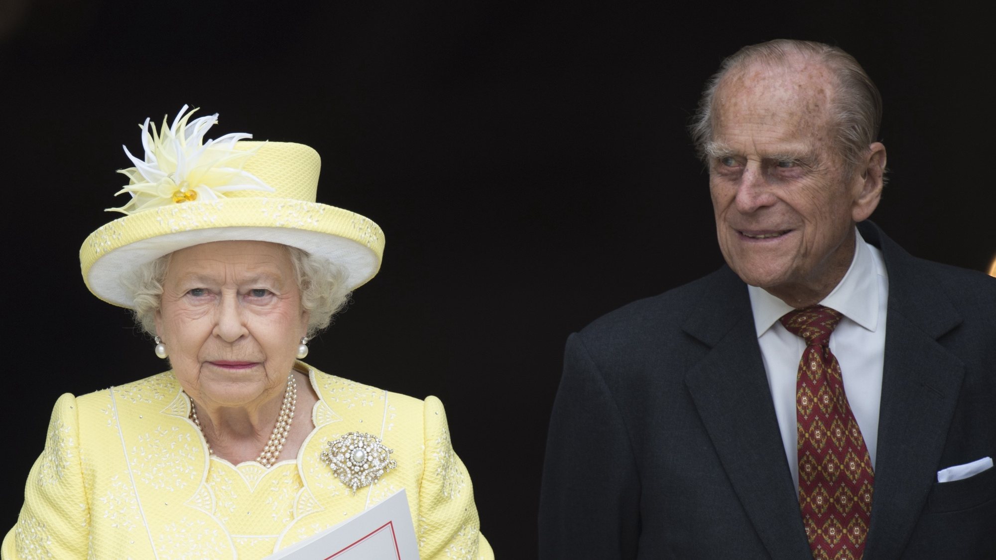 epa08928542 (FILE) - Britain&#039;s Queen Elizabeth II (L) and Prince Philip, The Duke of Edinburg, leave St. Paul&#039;s Cathedral in London, Britain, 10 June 2016 (reissued 09 January 2021). According to Buckingham palace, the royal couple have received vaccinations against COVID-19.  EPA/FACUNDO ARRIZABALAGA *** Local Caption *** 53893774