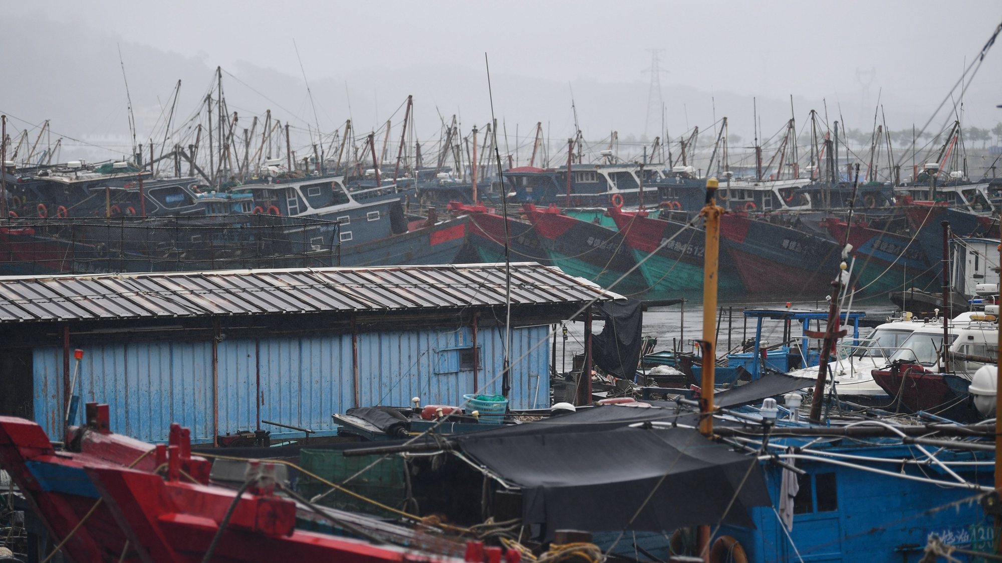 epa10842222 Fishing boats take shelter from Typhoon Haikui at a port in Raoping County of Chaozhou City, China, 05 September 2023. Typhoon Haikui, the 11th typhoon of this year, made landfall in the coastal areas of east China&#039;s Fujian Province and south China&#039;s Guangdong Province on 05 September, according to local authorities.  EPA/XINHUA / Deng Hua CHINA OUT / UK AND IRELAND OUT  /       MANDATORY CREDIT  EDITORIAL USE ONLY