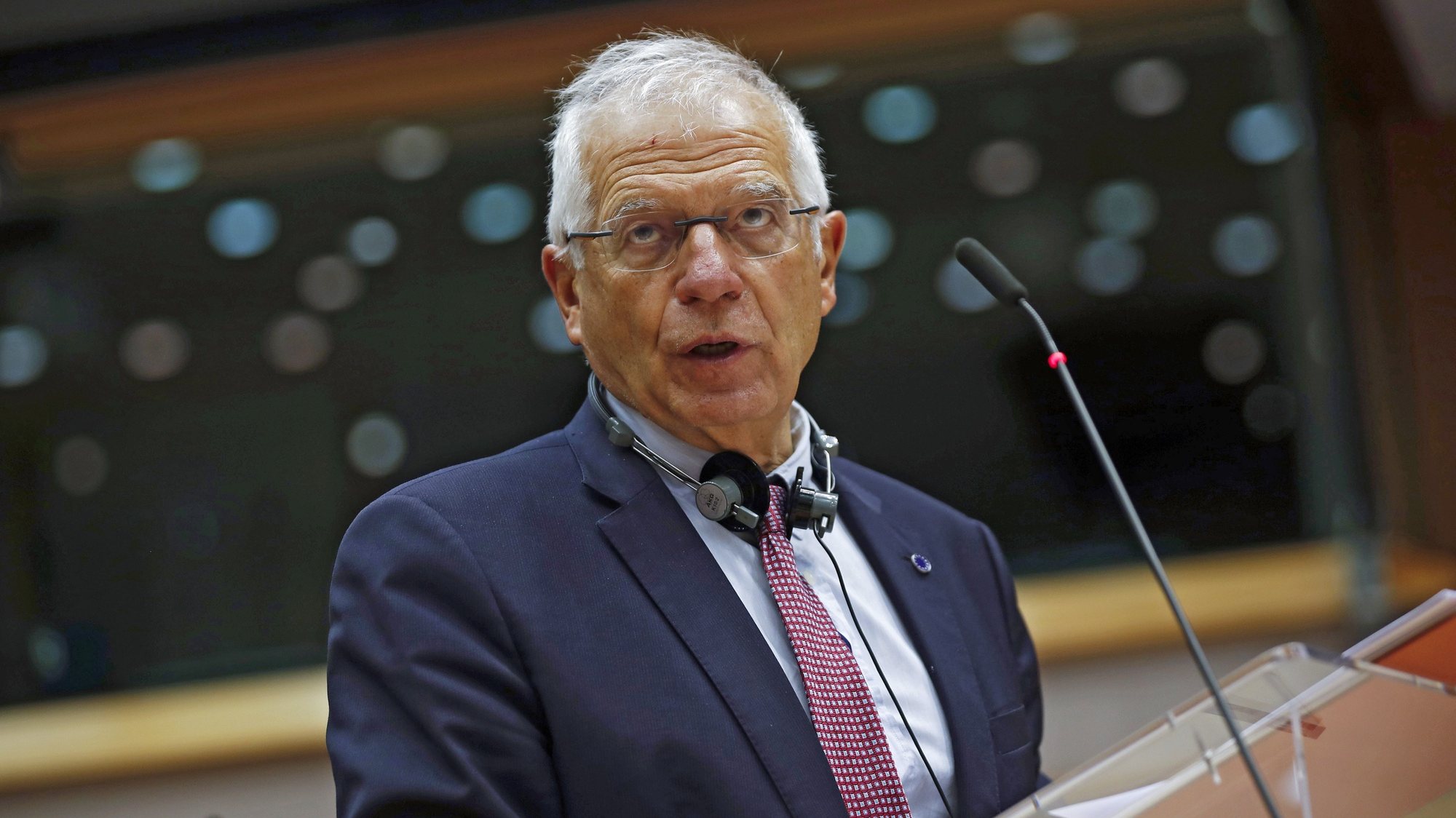 epa08759384 European Union foreign policy chief Josep Borrell addresses lawmakers during a plenary session of relations with Belarus at the European Parliament in Brussels, Belgium, 20 October 2020.  EPA/Francisco Seco / POOL