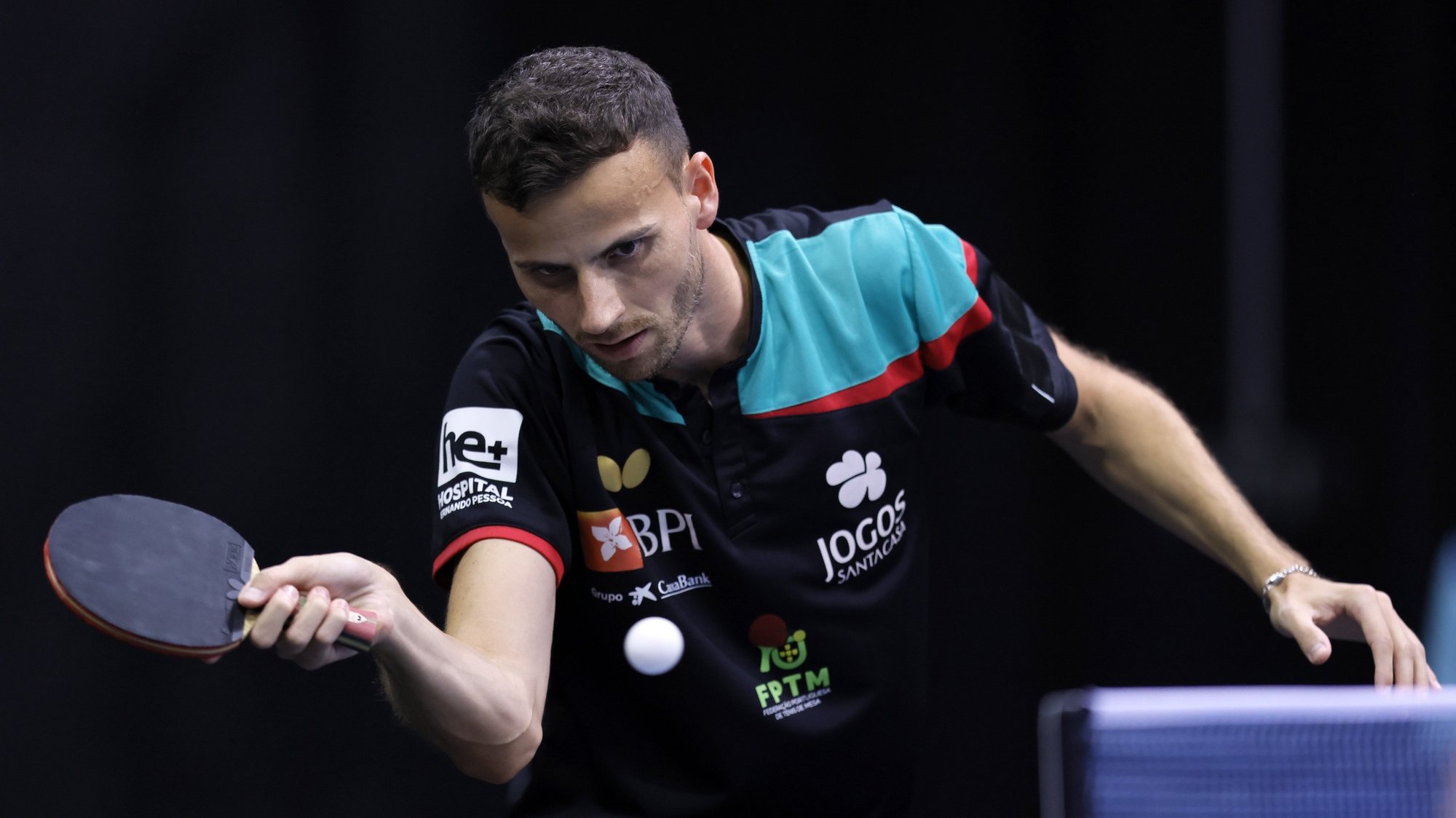 epa10129163 Tiago Apolonia of Portugal competes  against Patrick Franziska of Germany during their table tennis Men&#039;s Singles Round of 16 at the European Championships Munich 2022, in Munich, Germany, 19 August 2022.  EPA/RONALD WITTEK