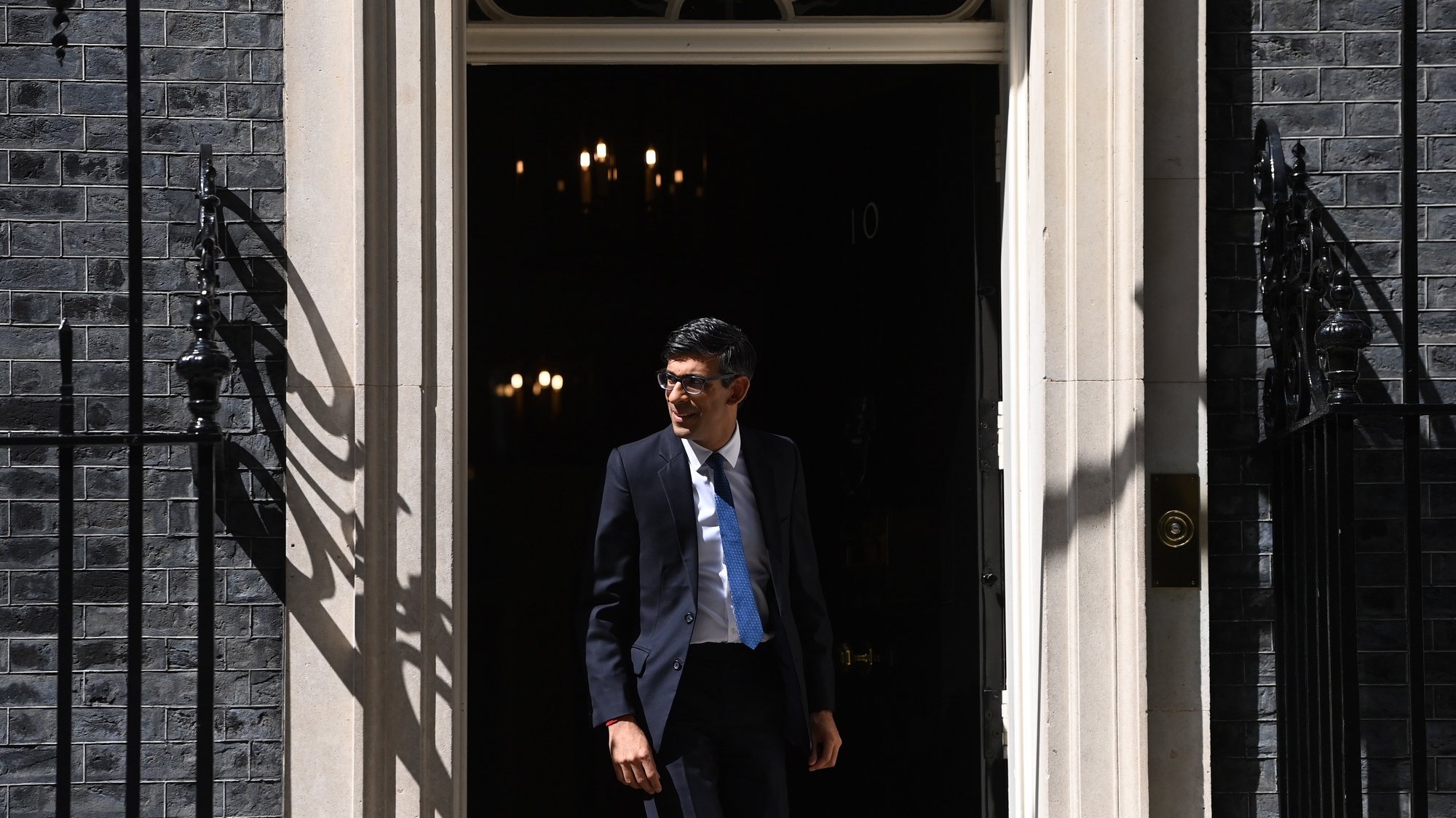 epa10700061 Britain’s Prime Minister Rishi Sunak attends to greet Prime Minister of Sweden Ulf Kristersson ahead of their bilateral in Downing Street in London, Britain, 19 June 2023.  EPA/NEIL HALL