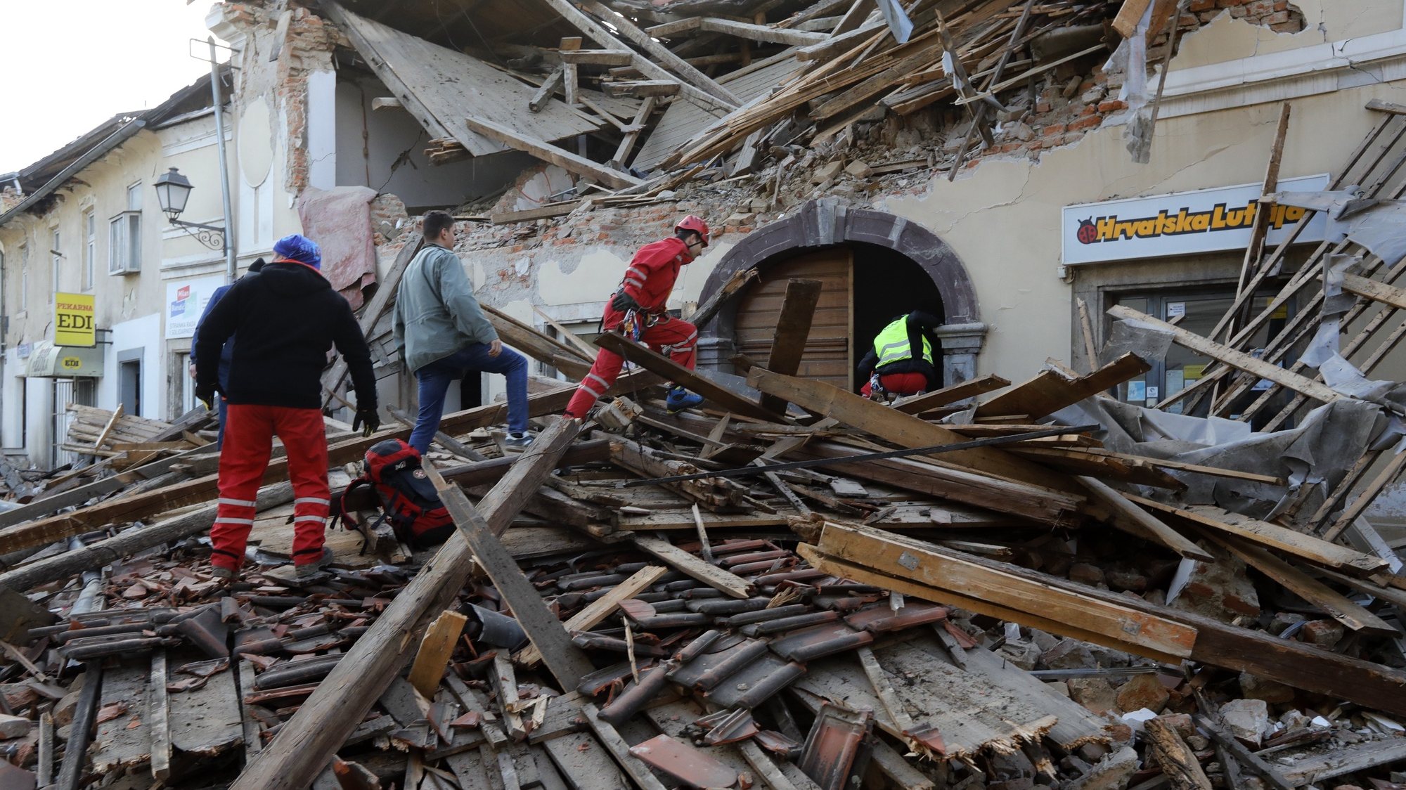 epaselect epa08909722 Workers clear a building damaged in an earthquake in Petrinja, Croatia, 29 December 2020. A 6.4 magnitude earthquake struck around 3km west south west of the town with reports of many injuries and at least one death.  EPA/ANTONIO BAT