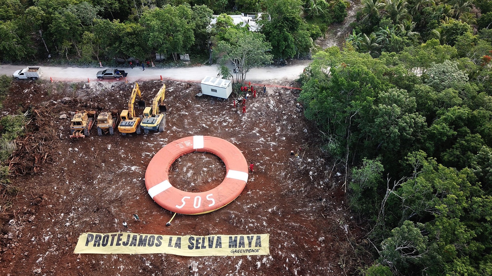 epa10078173 An aerial view shows a giant lifebuoy with the message &#039;Let&#039;s protect the Mayan jungle&#039; installed by Greenpeace Mexico activists during a protest against the construction of section 5 of the Mayan Train, in Playa del Carmen, Mexico, 18 July 2022. Greenpeace Mexico held a peaceful protest on 18 July to denounce the restart of the Mayan Train works, despite the protections that are in force to stop section 5 that covers the Riviera Maya, in the southeast of the country.  EPA/LOURDES CRUZ