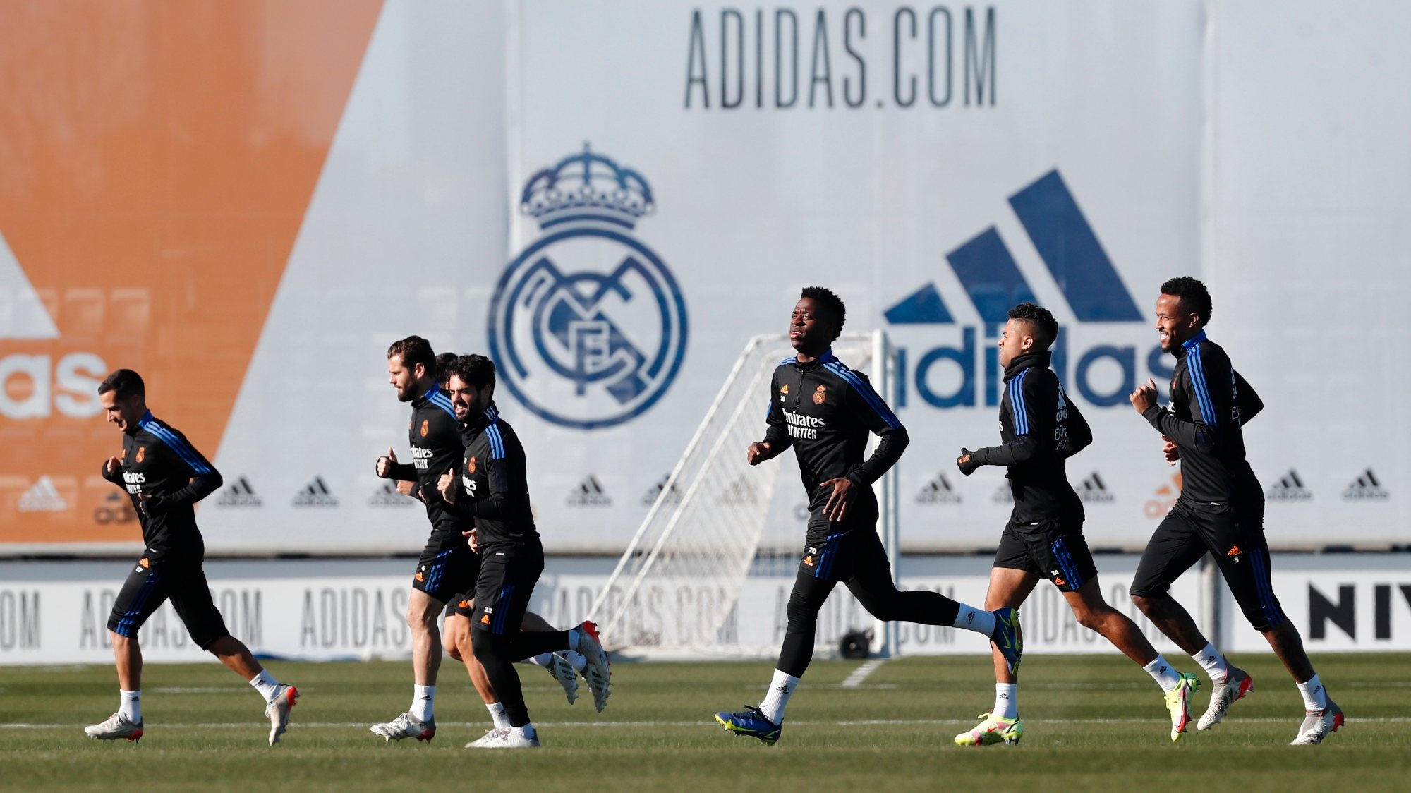 Treino do Real Madrid foi adiado da manhã para a tarde para que todo o plantel voltasse a fazer uma ronda de testes esta quinta-feira