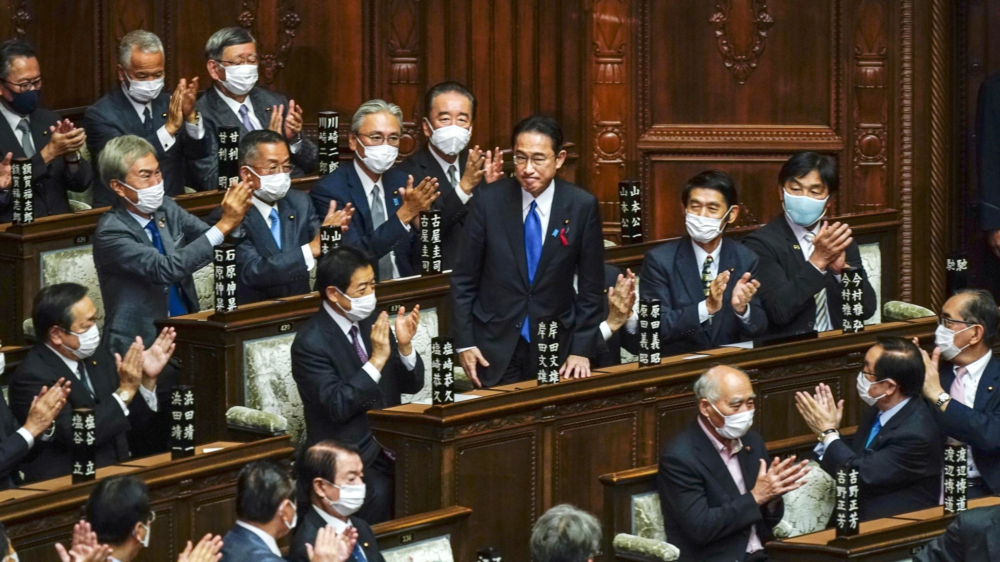 epa09504875 Fumio Kishida (C) is celebrated by his fellow lawmakers after being elected as new Prime Minister, during the general assembly of an extraordinary parliamentary session in Tokyo, Japan, 04 October 2021.  EPA/KIMIMASA MAYAMA