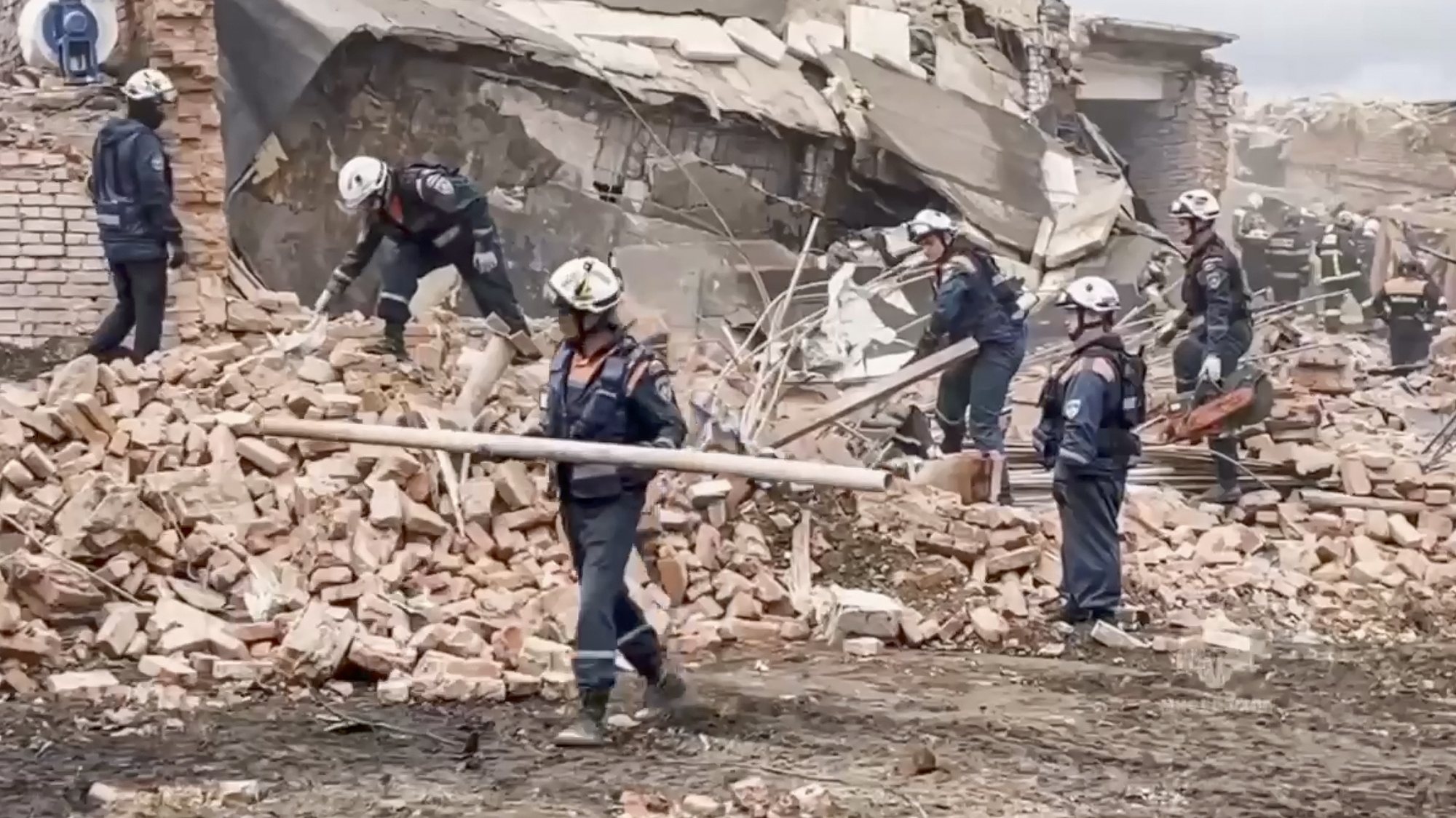 epa10792055 A photo taken from handout video provided  by the Russian Emergencies Ministry&#039;s press service shows emergency personnel working at the site of a blast at the Zagorsk Optical and Mechanical Plant in Sergiev Posad (about 68 kilometers from Moscow), Moscow Region, Russia, 09 August 2023. At least 45 people were injured and a complete evacuation of all buildings and workshops was announced at the plant. Violation of safety standards is the main reason for the explosion at the plant, said Olga Vradiy, a representative of the regional head of the investigative committee. &#039;The incident happened at 10:40 in a metal hangar of 40x40 meters. This is a pyrotechnics warehouse, which was rented by a private company on the territory of the Zagorsk Optical and Mechanical Plant,&#039; the Moscow region governor Andrey Vorobyov added.  EPA/RUSSIAN EMERGENCIES MINISTRY HANDOUT HANDOUT EDITORIAL USE ONLY/NO SALES HANDOUT EDITORIAL USE ONLY/NO SALES
