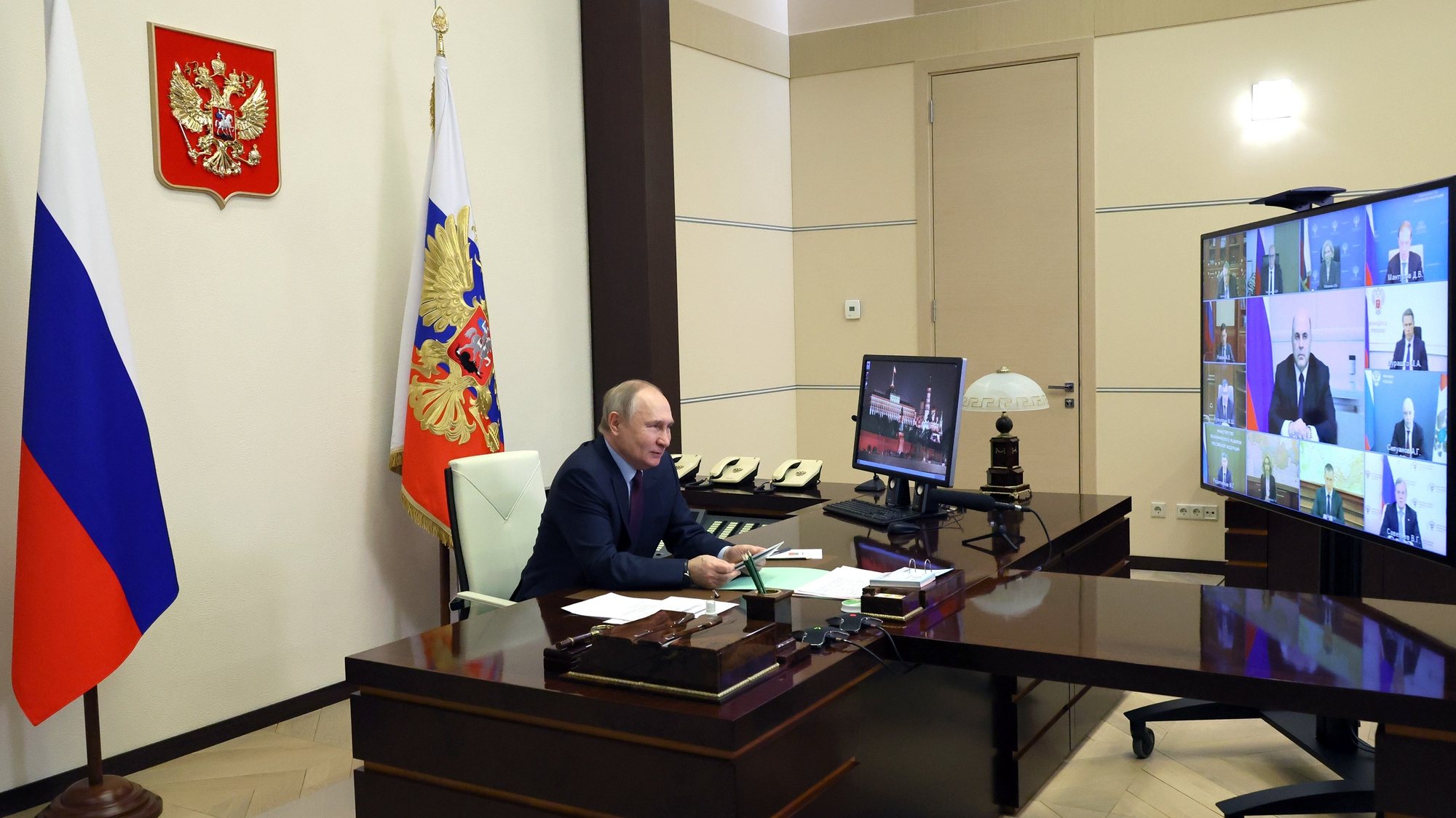 epa10400281 Russian President Vladimir Putin chairs a meeting with members of the government, via a video conference at the Novo-Ogaryovo state residence outside Moscow, Russia, 11 January 2023. The Russian authorities will continue to improve the country&#039;s defense capability and solve all the problems of supplying the military, including those participating in a special military operation, Russian President Vladimir Putin promised.  EPA/MIKHAEL KLIMENTYEV / SPUTNIK / KREMLIN POOL MANDATORY CREDIT