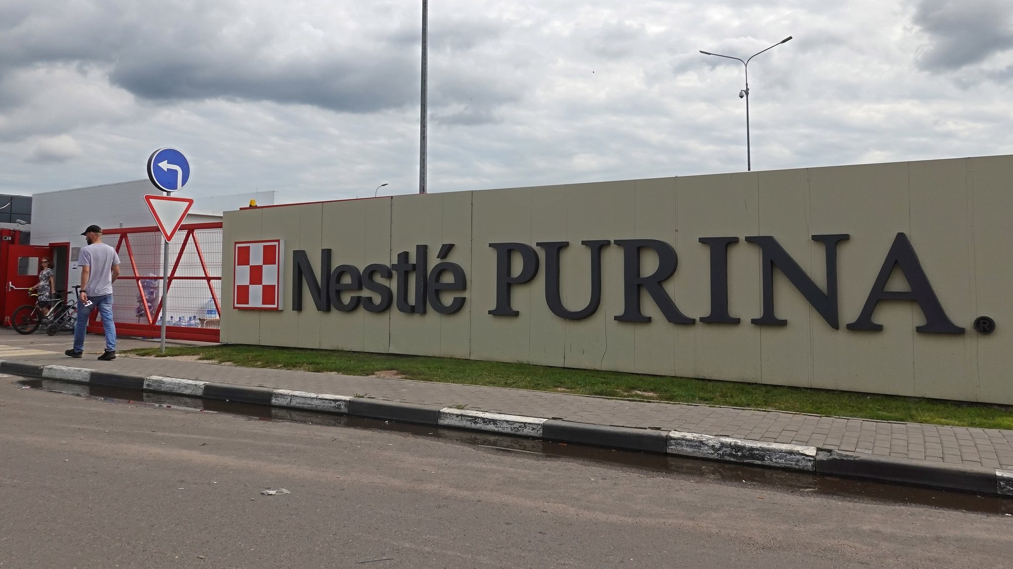 epa10114169 A man walks by a pet food factory of Nestle Purina PetCare in Vorsino, Kaluga region, Russia, 10 August 2022. The pet food factory of Nestle Purina PetCare in Vorsino was launched in 2007 and has more than 20 modern lines for the production and packaging of dry and wet food for cats and dogs. The factory&#039;s products are exported to 14 countries. According to some media reports, Purina has suspended the production and sale of some types of pet food in Russia due to difficulties in purchasing and delivery of raw materials. Russian troops entered Ukraine on 24 February 2022, prompting a series of severe economic sanctions imposed by Western countries on Russia.  EPA/MAXIM SHIPENKOV