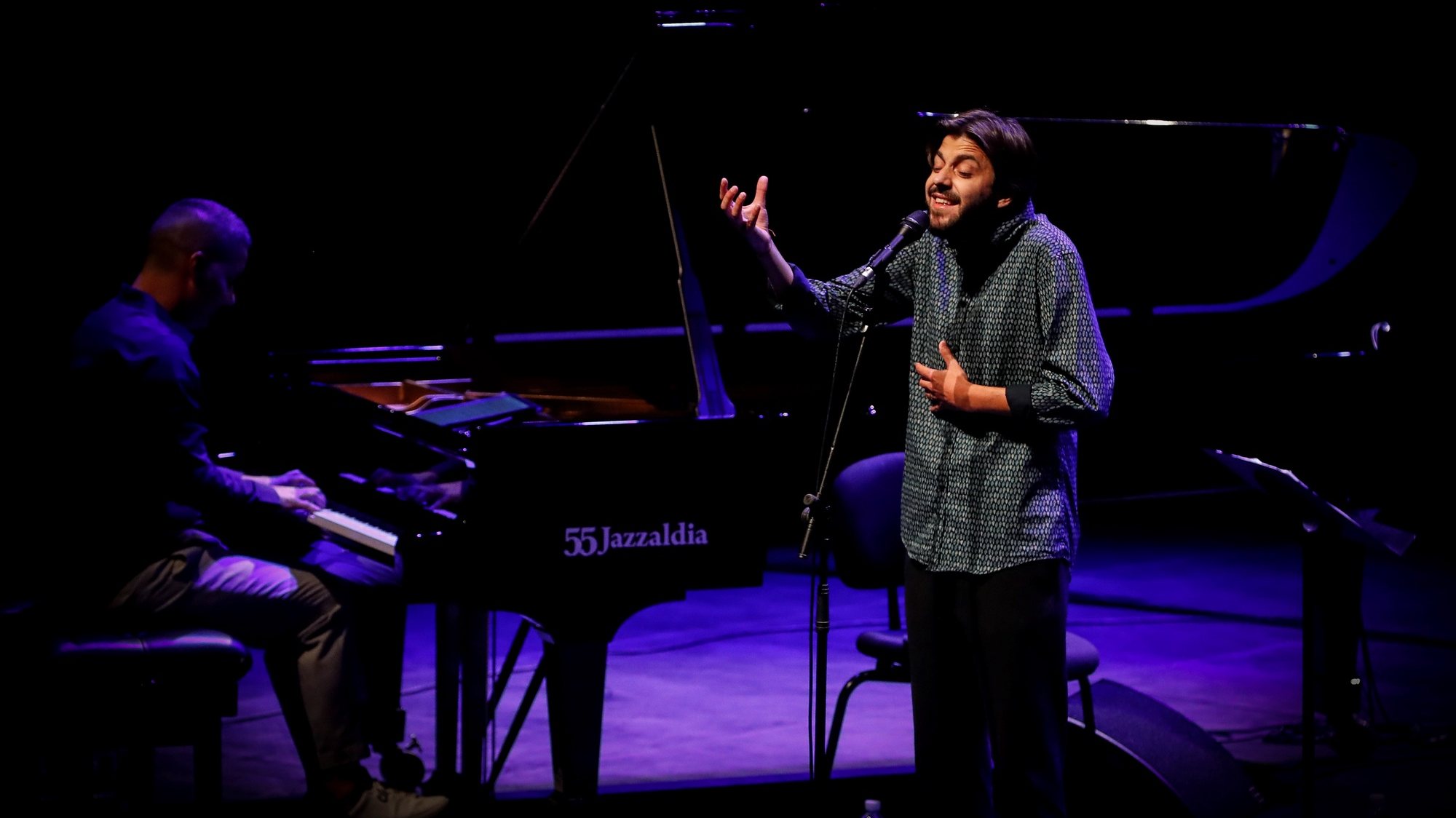 epa08563951 Portuguese singer Salvador Sobral (R), the winner of the 2017 Eurovision Song Contest,  performs at the Kursaal Congress Center and Auditorium in San Sebastian, northern Spain, 24 July 2020. The performance was part of the 55th edition of the San Sebastian Jazz Festival (officially titled &#039;Heineken Jazzaldia&#039;), which runs from 22-26 July.  EPA/JAVIER ETXEZARRETA