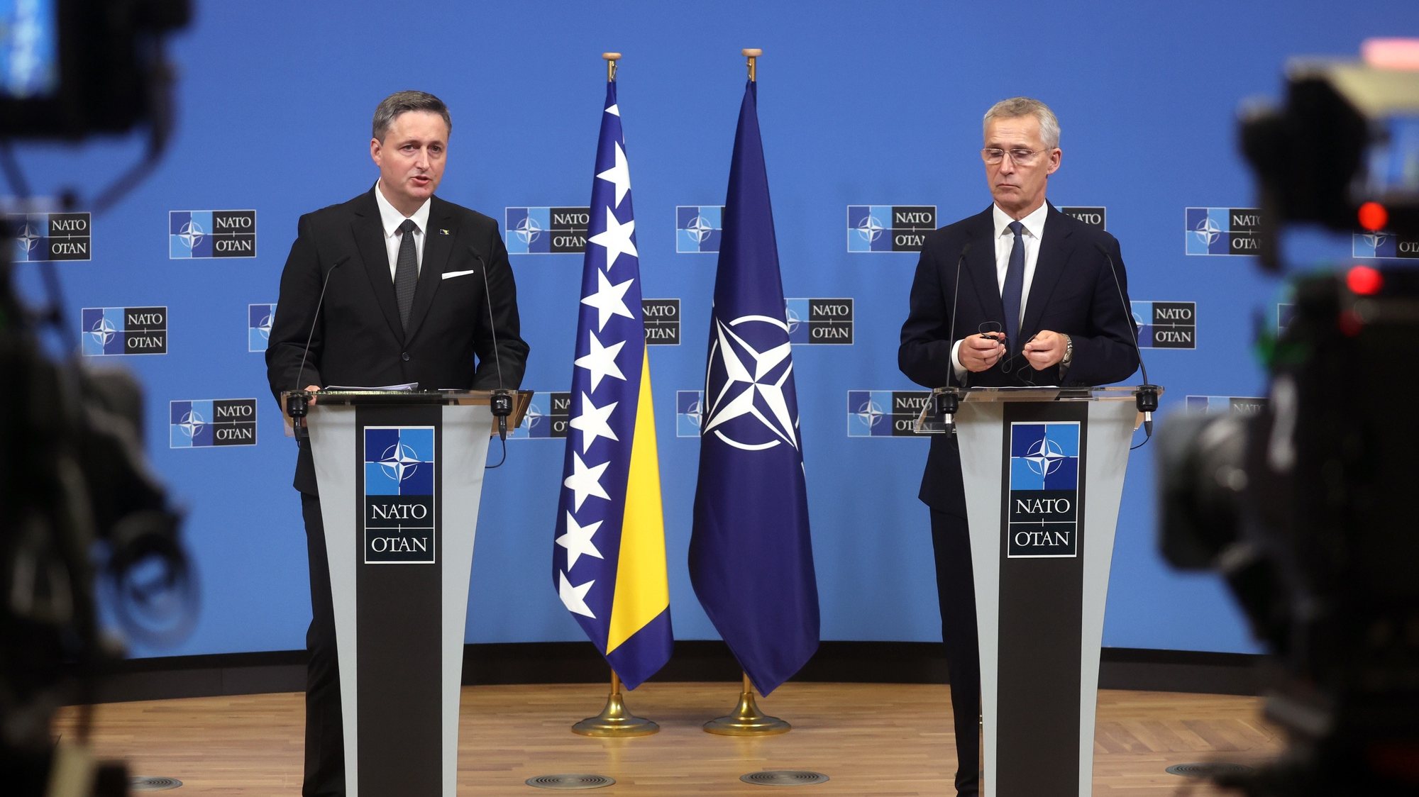 epa11265380 NATO Secretary General Jens Stoltenberg (R) and Chairman of the Presidency of Bosnia and Herzegovina Denis Becirovic hold a press conference following a meeting in Brussels, Belgium, 08 April 2024.  EPA/OLIVIER HOSLET