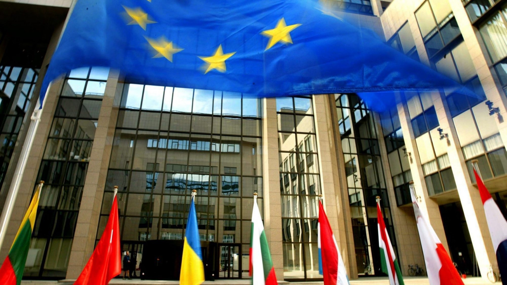Na lista de sanções da União Europeia estão já 1.158 indivíduos e 98 entidades