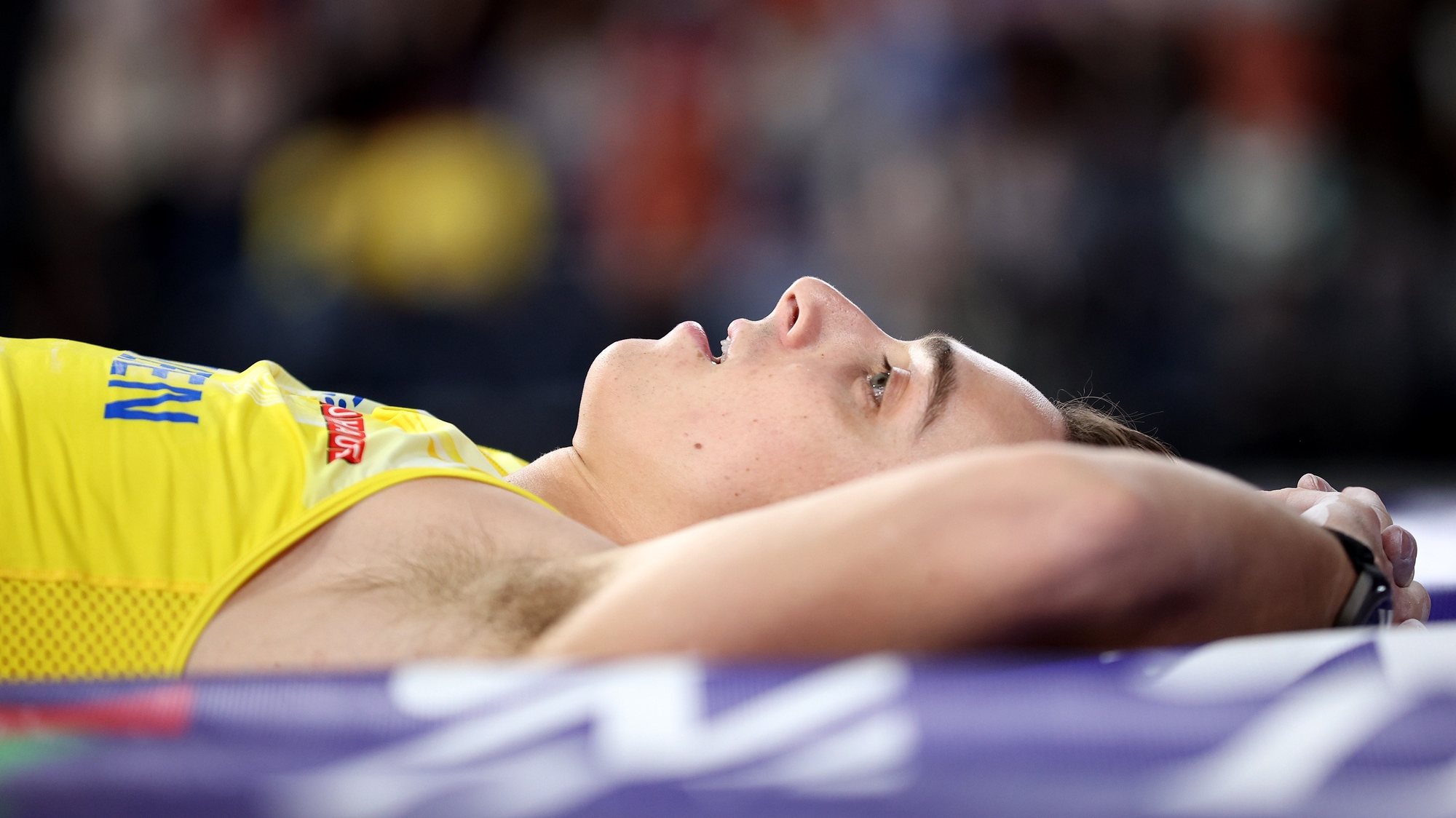 epa11197426 Armand Duplantis of Sweden looks on after an attempt in the Men&#039;s Pole Vault final at the World Athletics Indoor Championships in Glasgow, Britain, 03 March 2024.  EPA/ADAM VAUGHAN