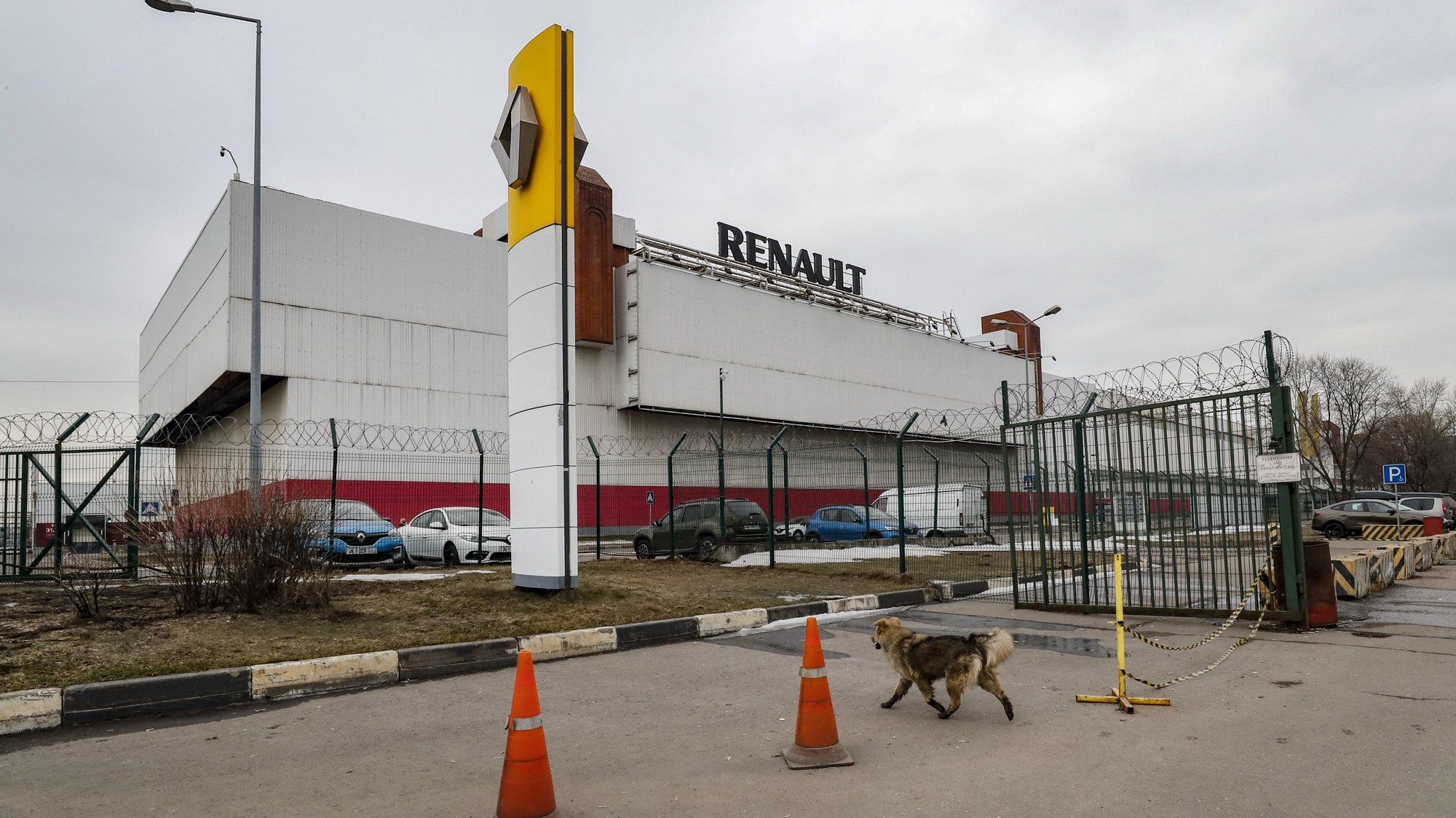 epa09848686 Exterior view of the Renault Group plant in Moscow, Russia, 25 March 2022. The Renault Group has announced that it is suspending the operation of its plant in Moscow. CJSC Renault Russia was created in 1998 as a joint venture between Renault and the Moscow government and subsequently bought out completely by the French by the end of 2012. The company produced crossovers Renault Duster, Renault Kaptur, Nissan Terrano, and coupe-crossover Renault Arkana.  EPA/YURI KOCHETKOV