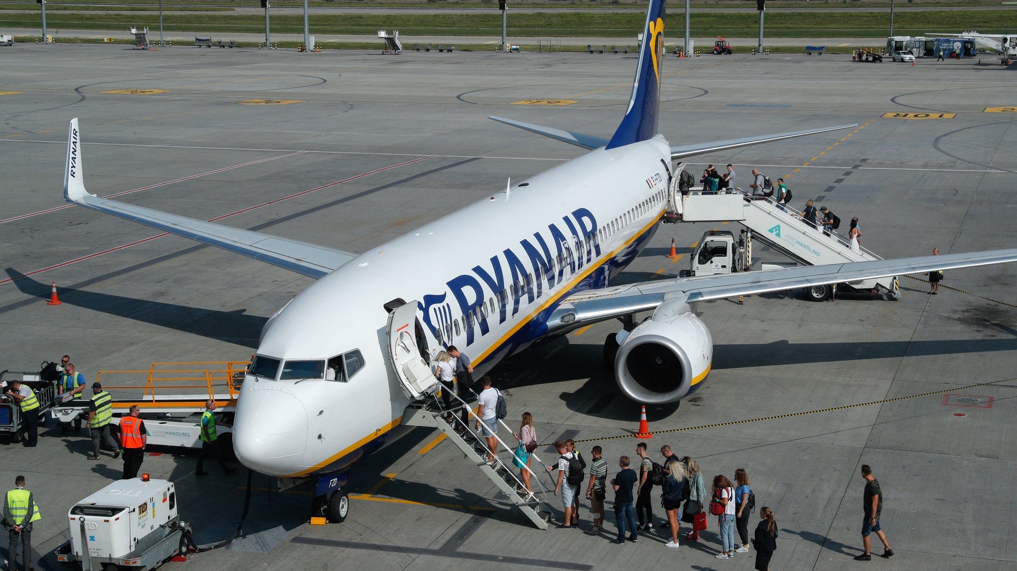 epa07747013 (FILE) - The passengers of the first flight Kiev - Berlin of the low coast airline Ryanair board the plane in Kiev&#039;s airport Boryspil, Ukraine, 03 September 2018, reissued 29 July 2019. Media reports state on 29 July 2019 that Ryanair saw its pre-tax profits fall by 24 percent in the first quarter of 2019, and said that its pre-tax profit for the three month period though to June 2019 came in at 262.3 million euros against 345.4 million euros 12 months ago.  EPA/SERGEY DOLZHENKO *** Local Caption *** 54957356