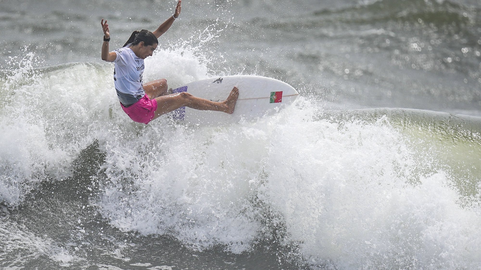 epa09365969 Teresa Bonvalot from Portugal surfs during the Women&#039;s Round 3 of the Surfing events of the Tokyo 2020 Olympic Games at the Tsurigasaki Surfing​ Beach in Ichinomiya, Japan, 26 July 2021.  EPA/NIC BOTHMA