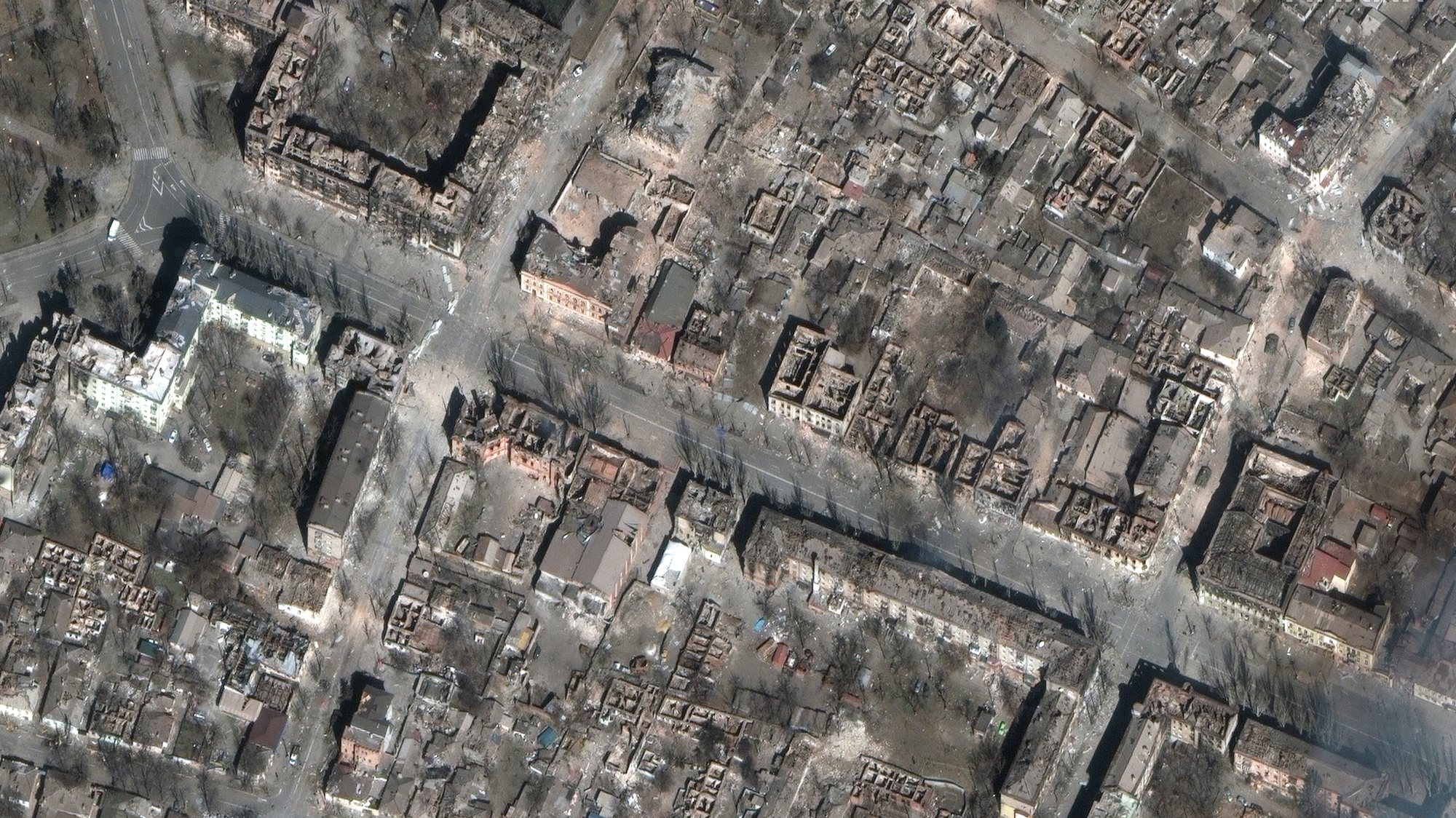 epa09859619 A handout satellite image made available by Maxar Technologies shows destruction of homes and buildings in Mariupol, Ukraine, 29 March 2022.  EPA/MAXAR TECHNOLOGIES HANDOUT -- MANDATORY CREDIT: SATELLITE IMAGE 2022 MAXAR TECHNOLOGIES -- THE WATERMARK MAY NOT BE REMOVED/CROPPED -- HANDOUT EDITORIAL USE ONLY/NO SALES