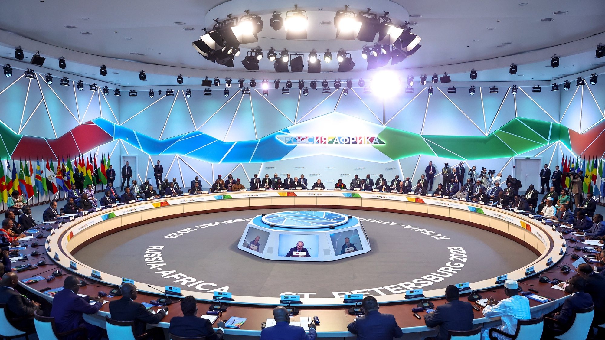 Declaração final da cimeira Rússia/África critica “sanções unilaterais ...