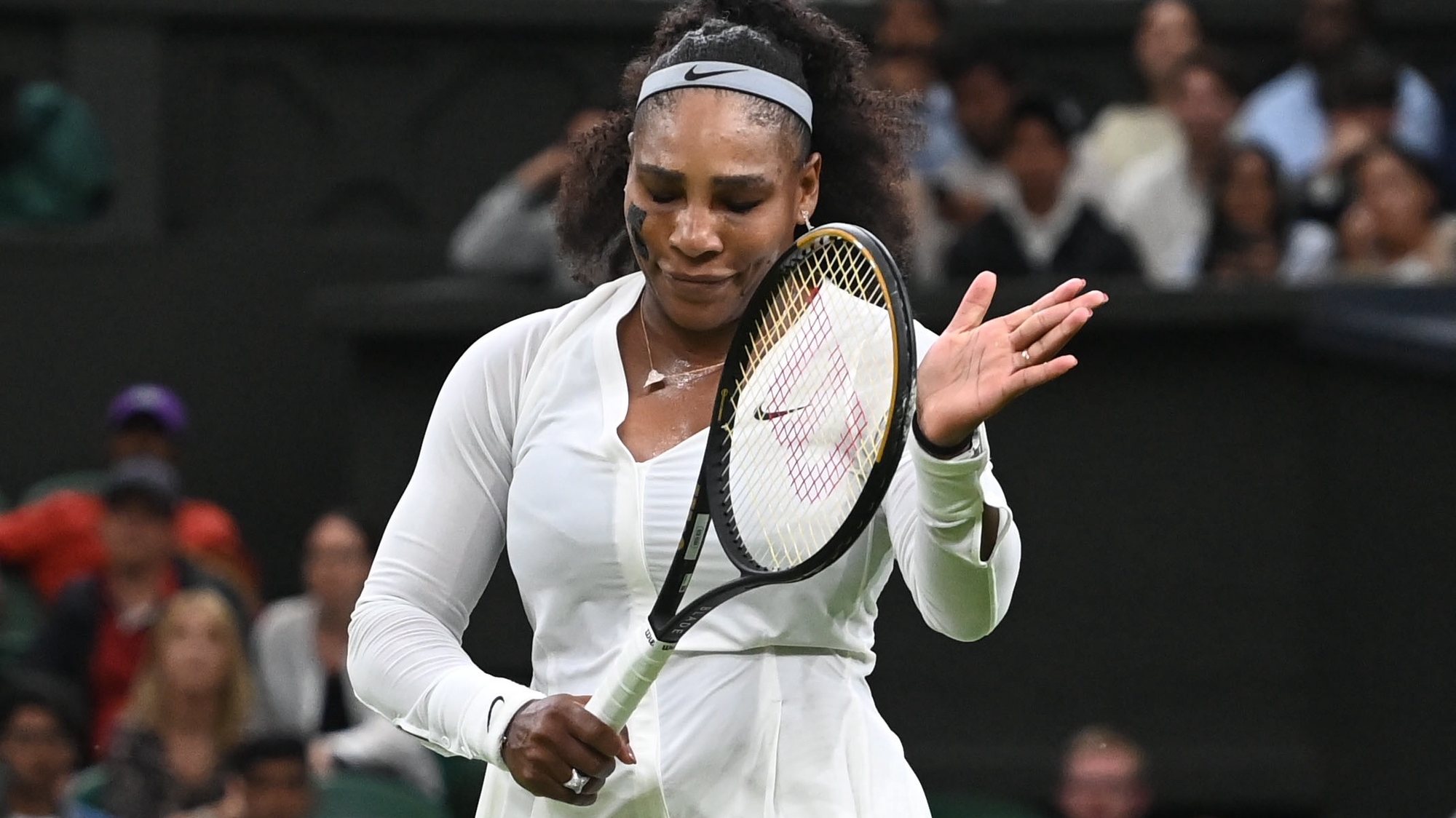 epa10039814 Serena Williams of USA applauds a point of her opponent in the women&#039;s first round match against Harmony Tan of France at the Wimbledon Championships, in Wimbledon, Britain, 28 June 2022.  EPA/ANDY RAIN   EDITORIAL USE ONLY