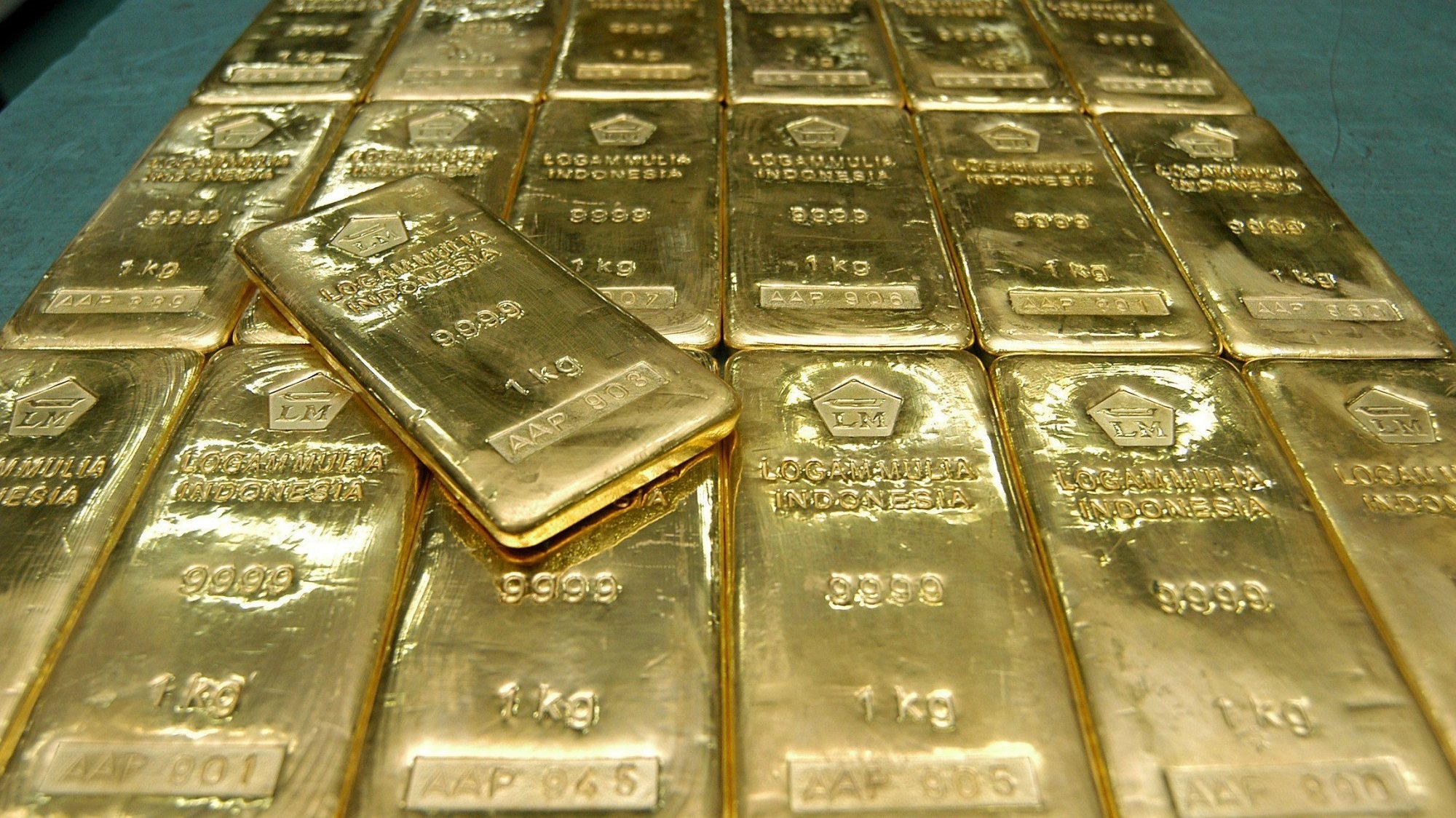 Às 11h20 em Lisboa, a onça de ouro estava a subir 0,65% para 1.839,30 euros