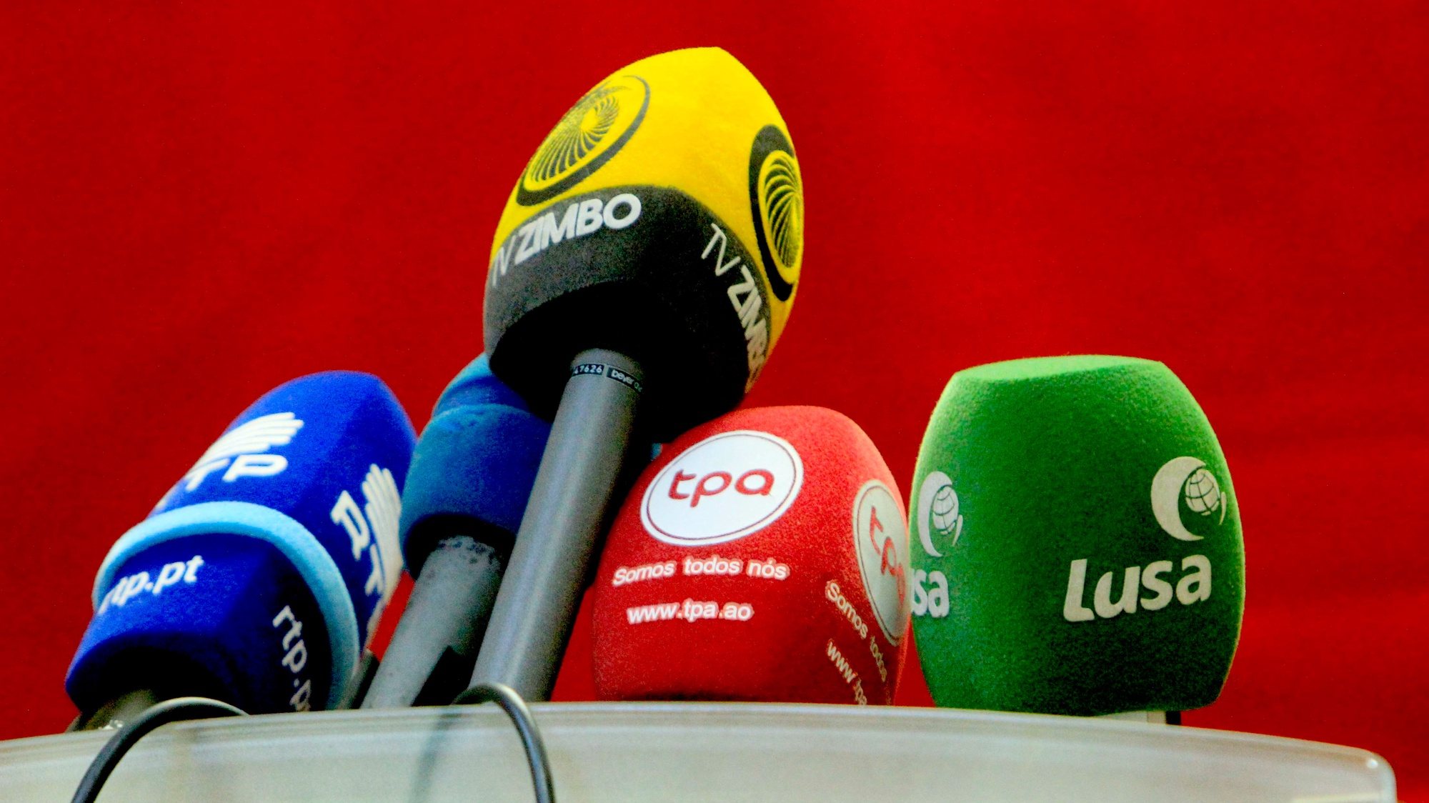 Microfones de orgãos de comunicação social de Angola, 31 de julho de 2019.  AMPE ROGÉRIO/LUSA