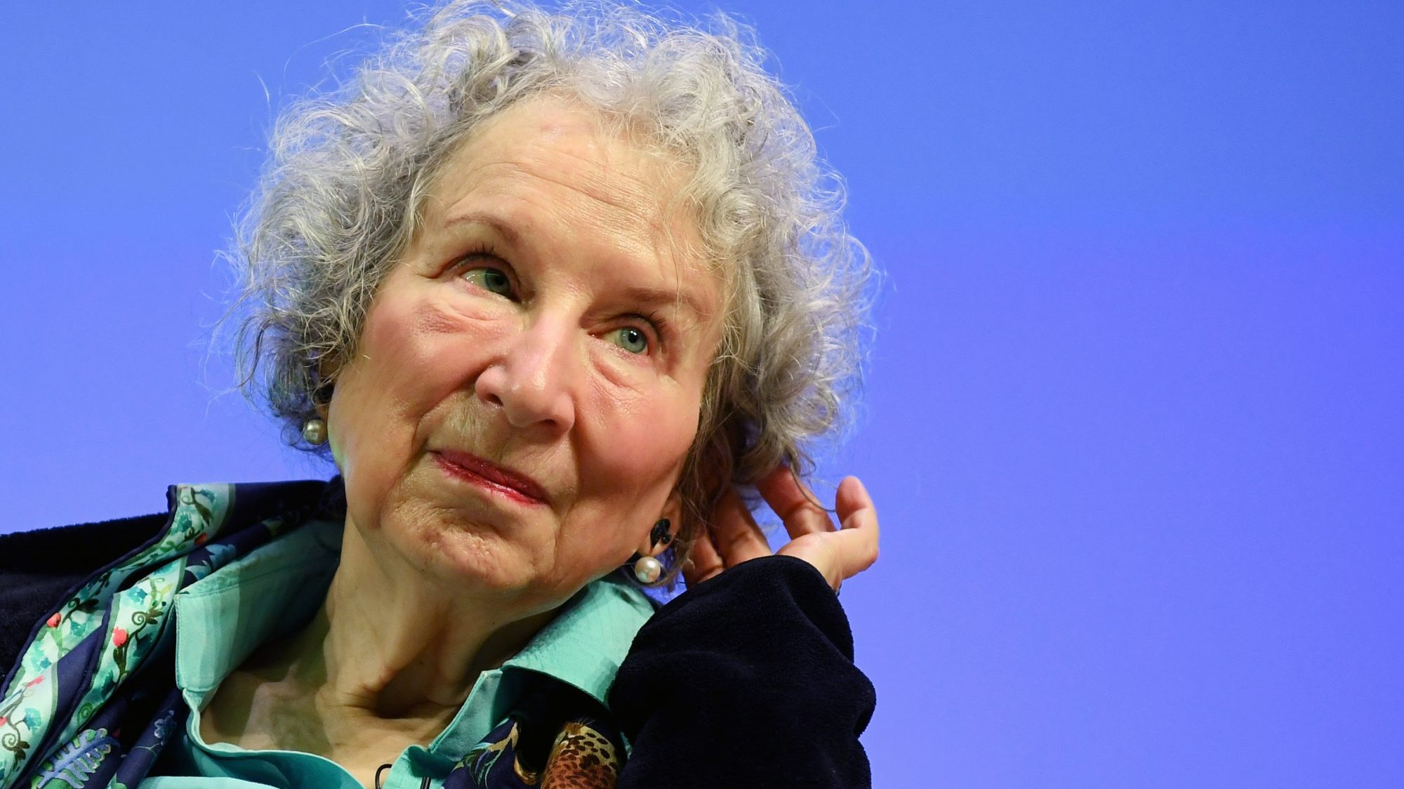 Margaret Atwood foi criticada no Twitter onde fez a partilha do texto de opinião
