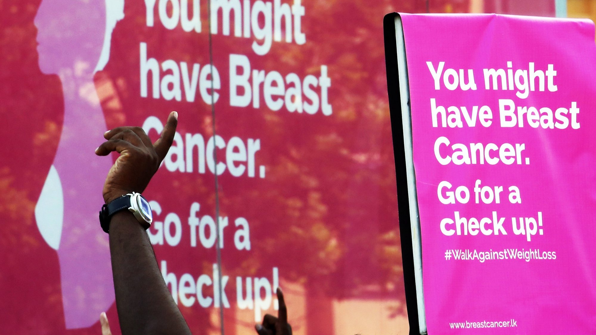 Campanha de &quot;awareness&quot; para o cancro da mama em Colombo, Sri Lanka