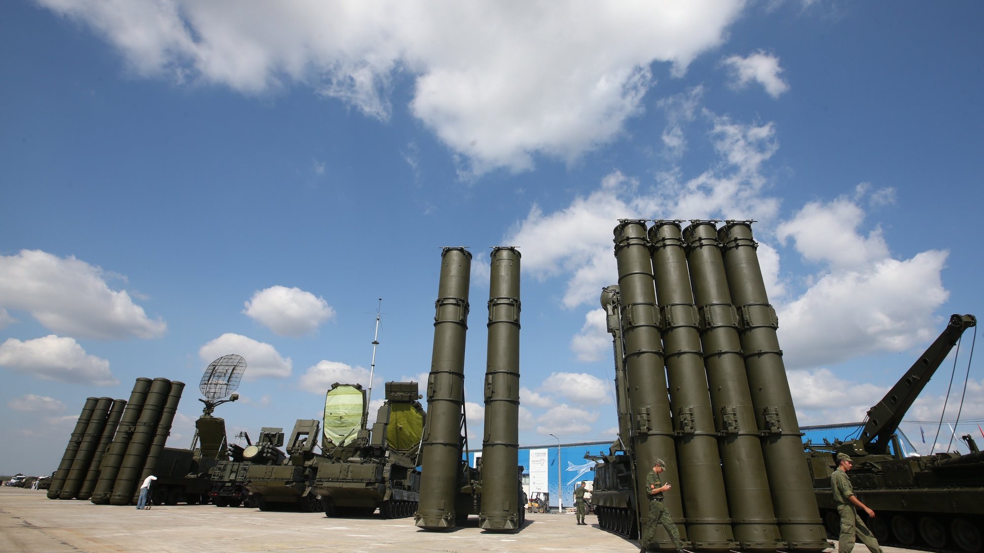 epa07194793 (FILE) - Russian anti-aicraft missile systemes S-300 (R) and S-400 (L) are on display at a military industrial exhibition &#039;Technologies in machine building&#039; in the city of Zhukovsky, Moscow region, Russia, 11 August 2014 (reissued 28 November 2018). According to reports, Russia is planning to deploy S-400 missile systems on the Crimean Peninsula in the wake of the latest crisis with Ukraine. Three Ukrainian war ships were seized and their crew arrested by Russian navy for an alleged violation of the Russian sea border in the Kerch Strait connection the Balck Sea and the Sea of Azov.  EPA/SERGEI CHIRIKOV