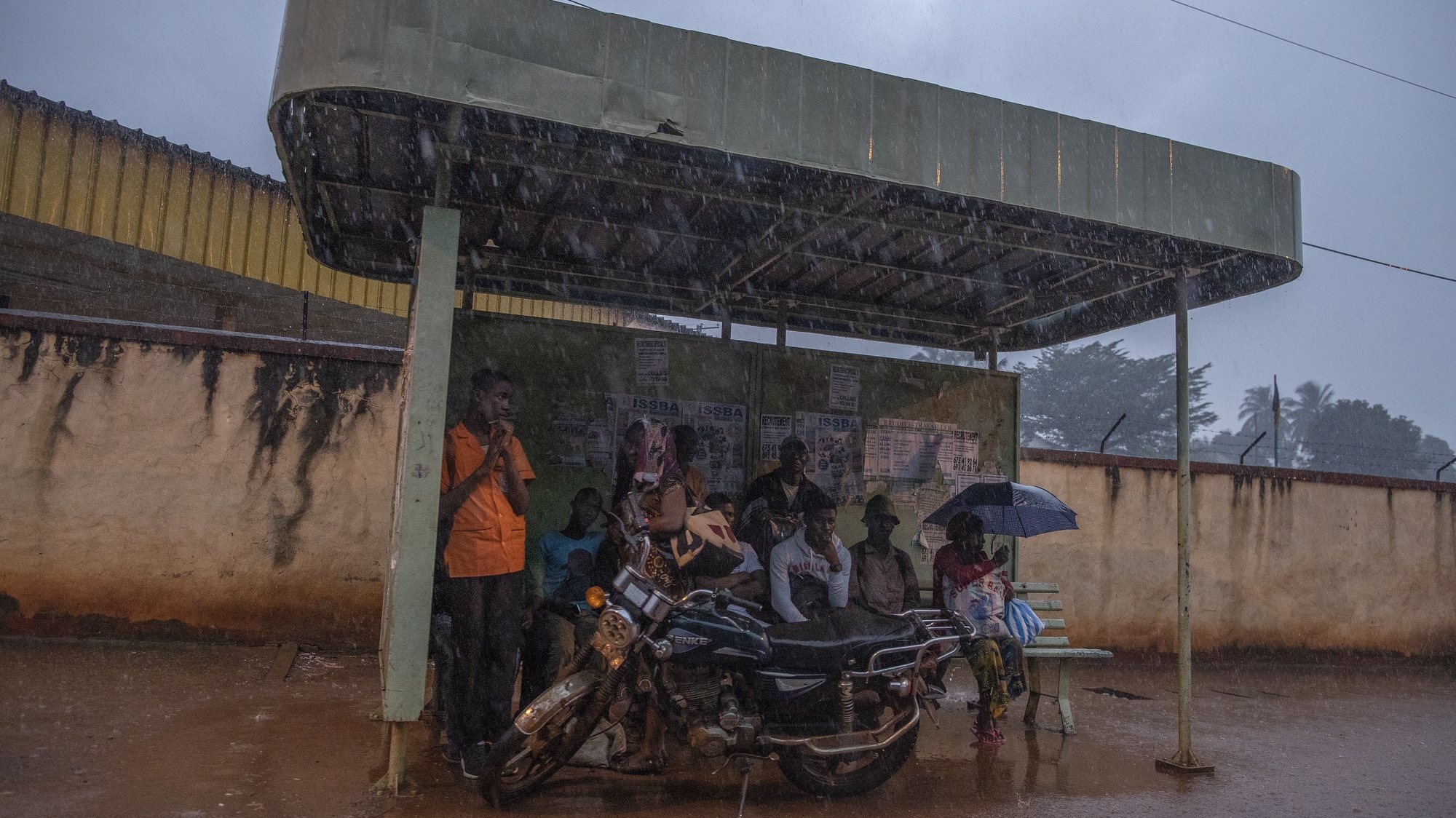epa07069966 Commuters shelter from a tropical rain storm in the capital Yaounde, Cameroon, 04 October 2018. Cameroon holds presidential elections on 07 October 2018 with incumbent president Paul Biya who has been in power since 1982 looking for a seventh term in office.  EPA/NIC BOTHMA