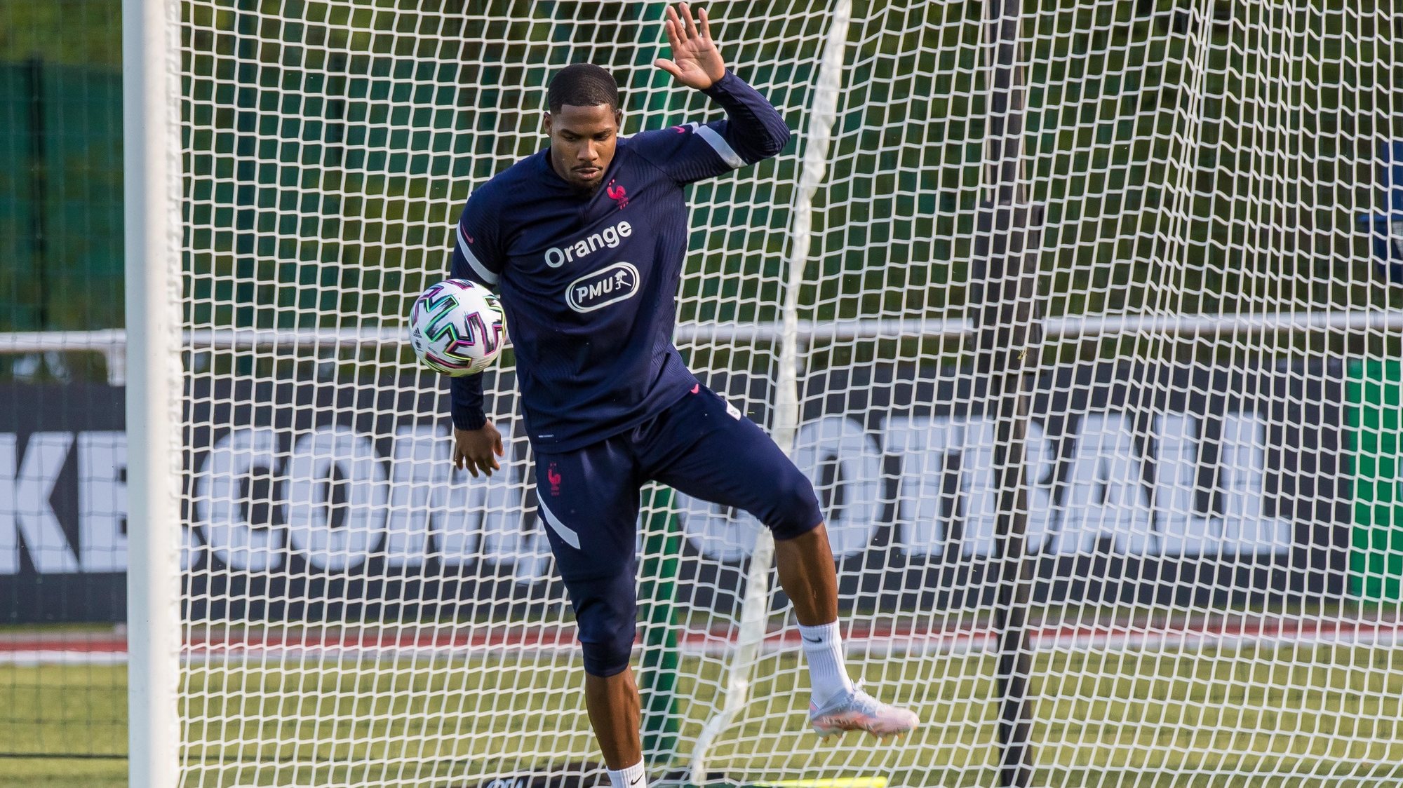 epa09231760 French national soccer team goalkeeper Mike Maignan attends his team&#039;s training session in Clairefontaine-en-Yvelines, outside Paris, France, 27 May 2021. The French team is preparing for the upcoming UEFA EURO 2020 soccer championship.  EPA/CHRISTOPHE PETIT TESSON