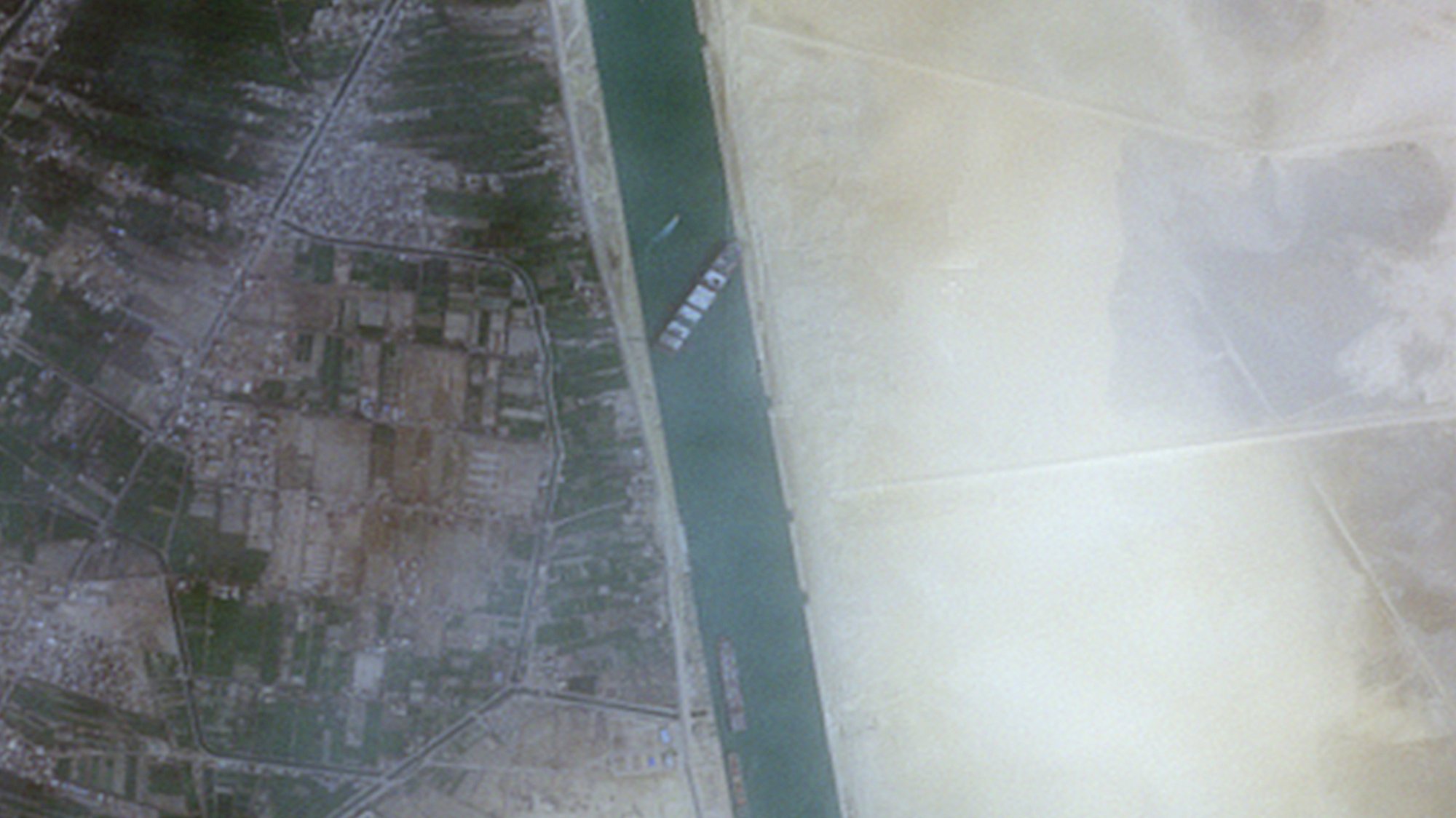 Lusa_Canal do Suez interrompido há três dias sem estimativa de desbloqueio