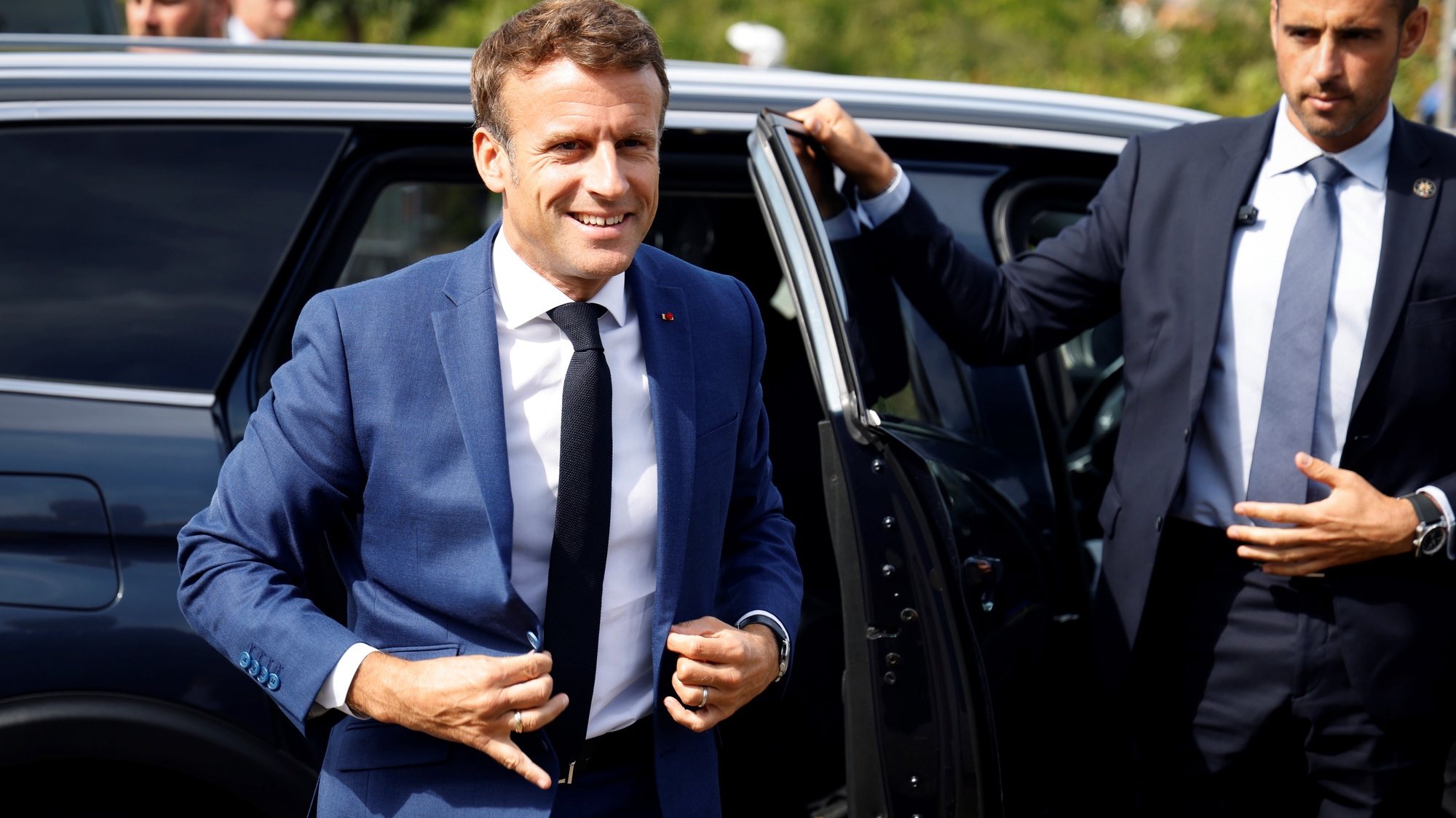 epa10181229 French President Emmanuel Macron arrives to meet students of the Eric Tabarly high school in Les Sables-d&#039;Olonne, western France, 13 September 2022. Macron arrived at Eric Tabarly vocational school to promote his agenda on how to improve vocational high schools and make it more attractive.  EPA/LUDOVIC MARIN / POOL  MAXPPP OUT