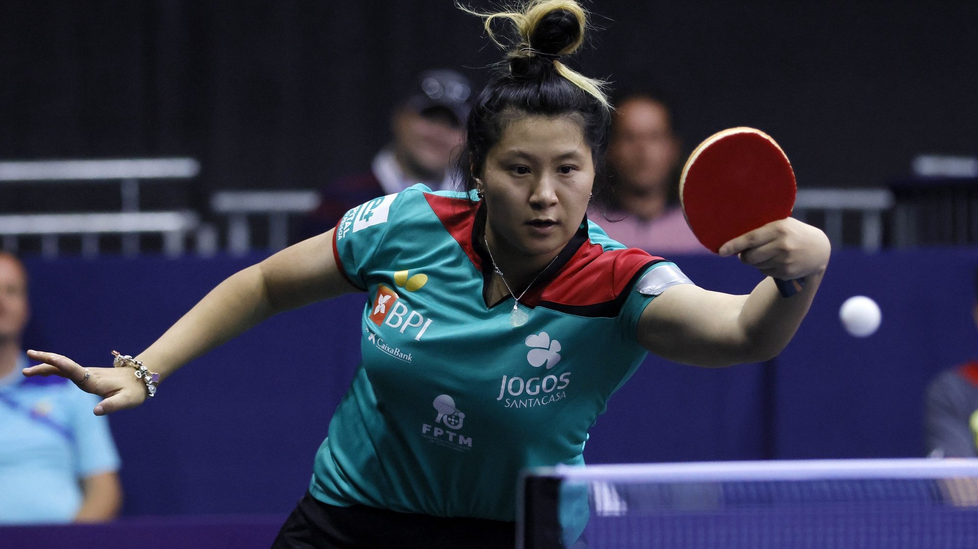 epa10129403 Jieni Shao of Portugal competes against Xiaona Shan of Germany during their table tennis Women’s Singles quarterfinal at the European Championships Munich 2022, in Munich, Germany, 19 August 2022.  EPA/RONALD WITTEK