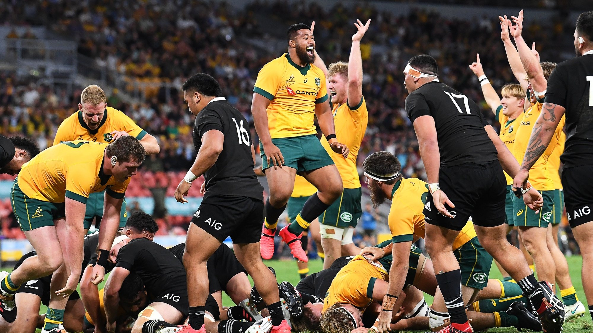 epa08804288 Taniela Tupou (C) of the Wallabies celebrates after scoring a try during the Tri Nations rugby union match between the Australian Wallabies and the New Zealand All Blacks in Brisbane, Australia, 07 November 2020.  EPA/DAVE HUNT AUSTRALIA AND NEW ZEALAND OUT